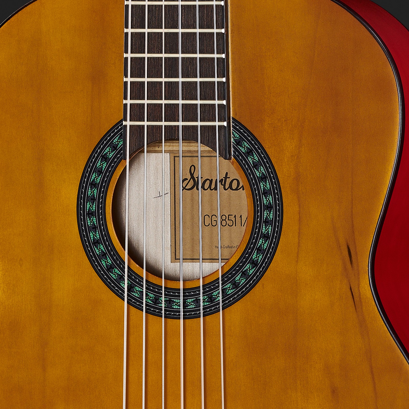 Logo im Schallloch der Startone CG 851 1/2 Akustikgitarre