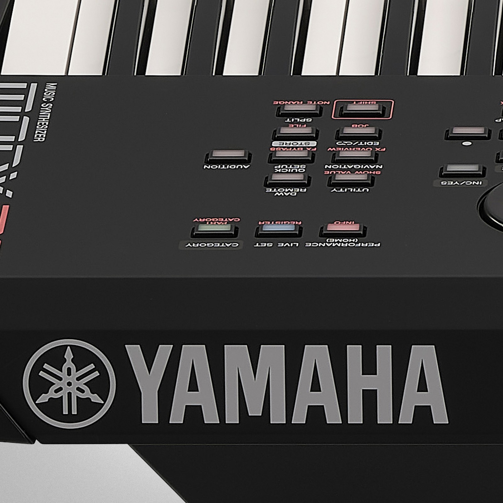 Logo Yamaha sur le MODX M6, synthétiseur à 61 touches