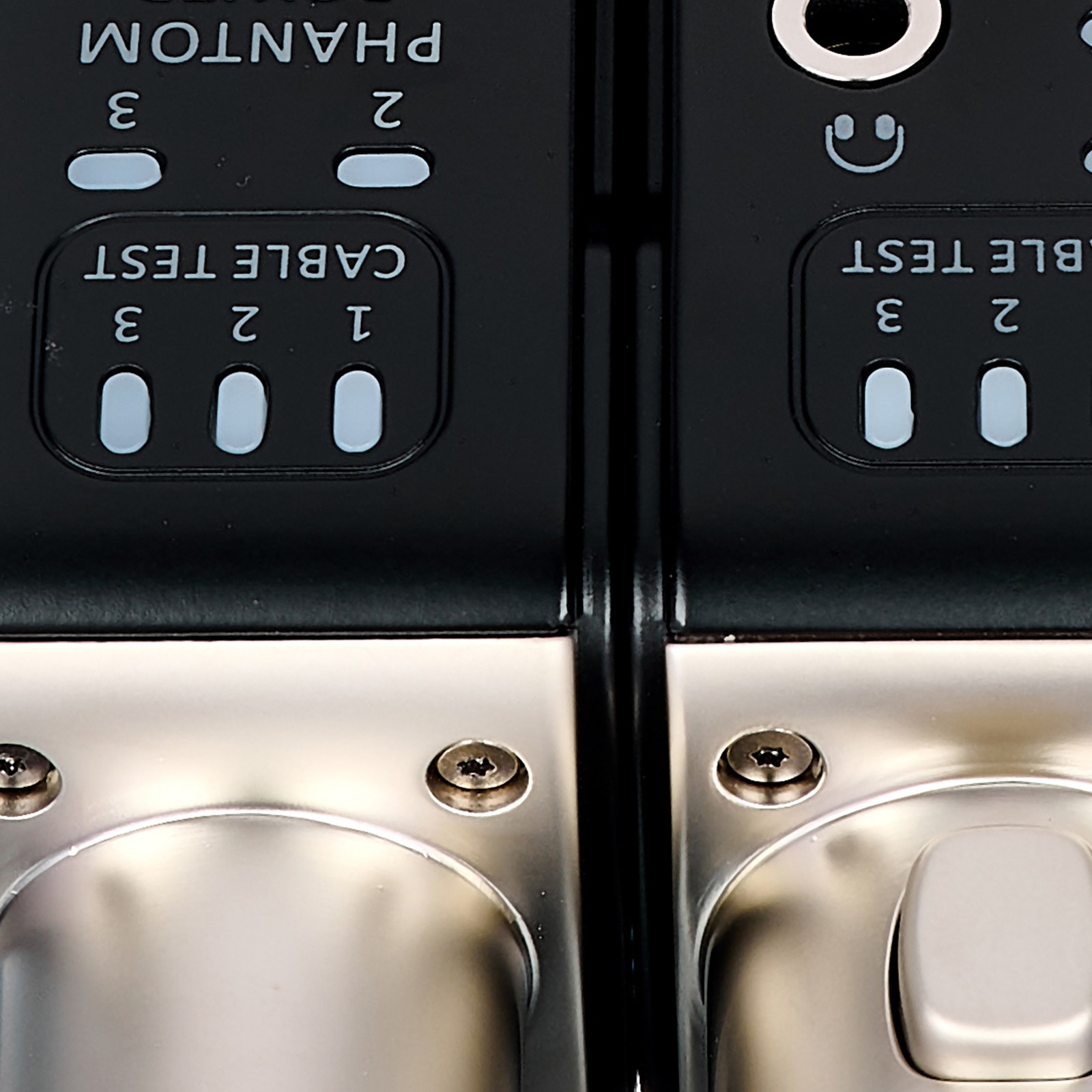 Detail des XVive AT-3 Portable Audio Tester