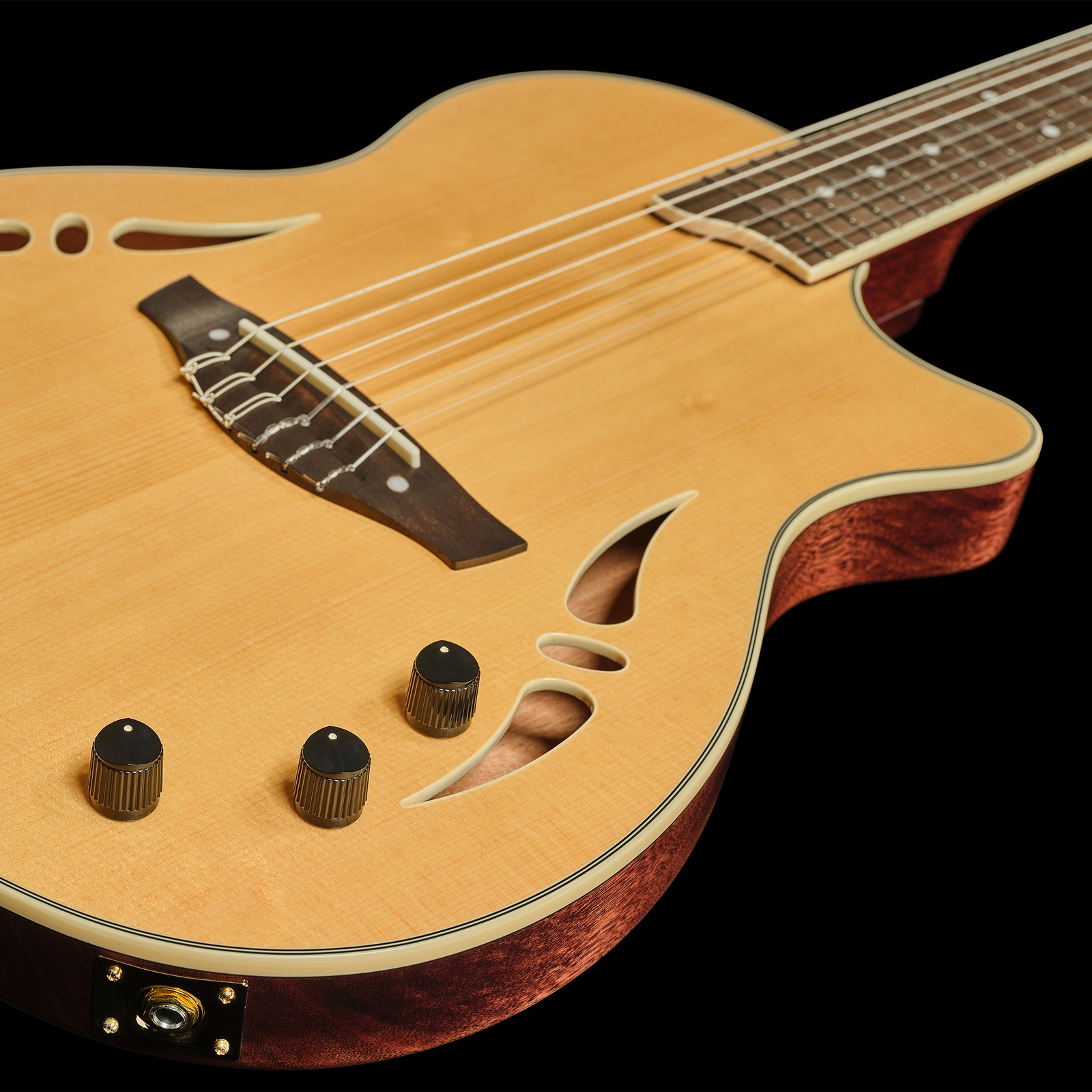 Decke der Harley Benton Nashville Nylon Natural Solid-Body Akustikgitarre mit Tonabnehmer