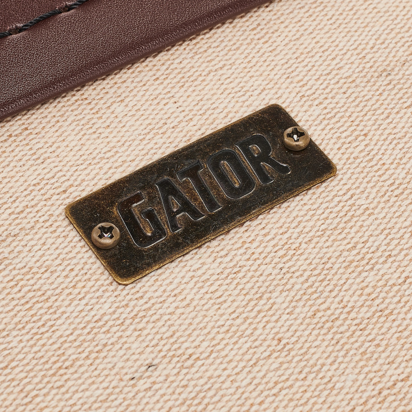 Logo auf dem Gator Deluxe Banjo Case Beige