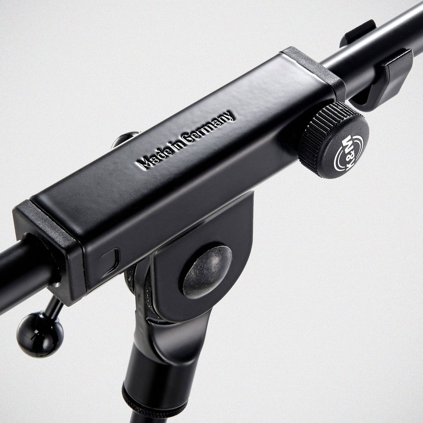 Réglage de l'angle du pied de micro K&M 252
