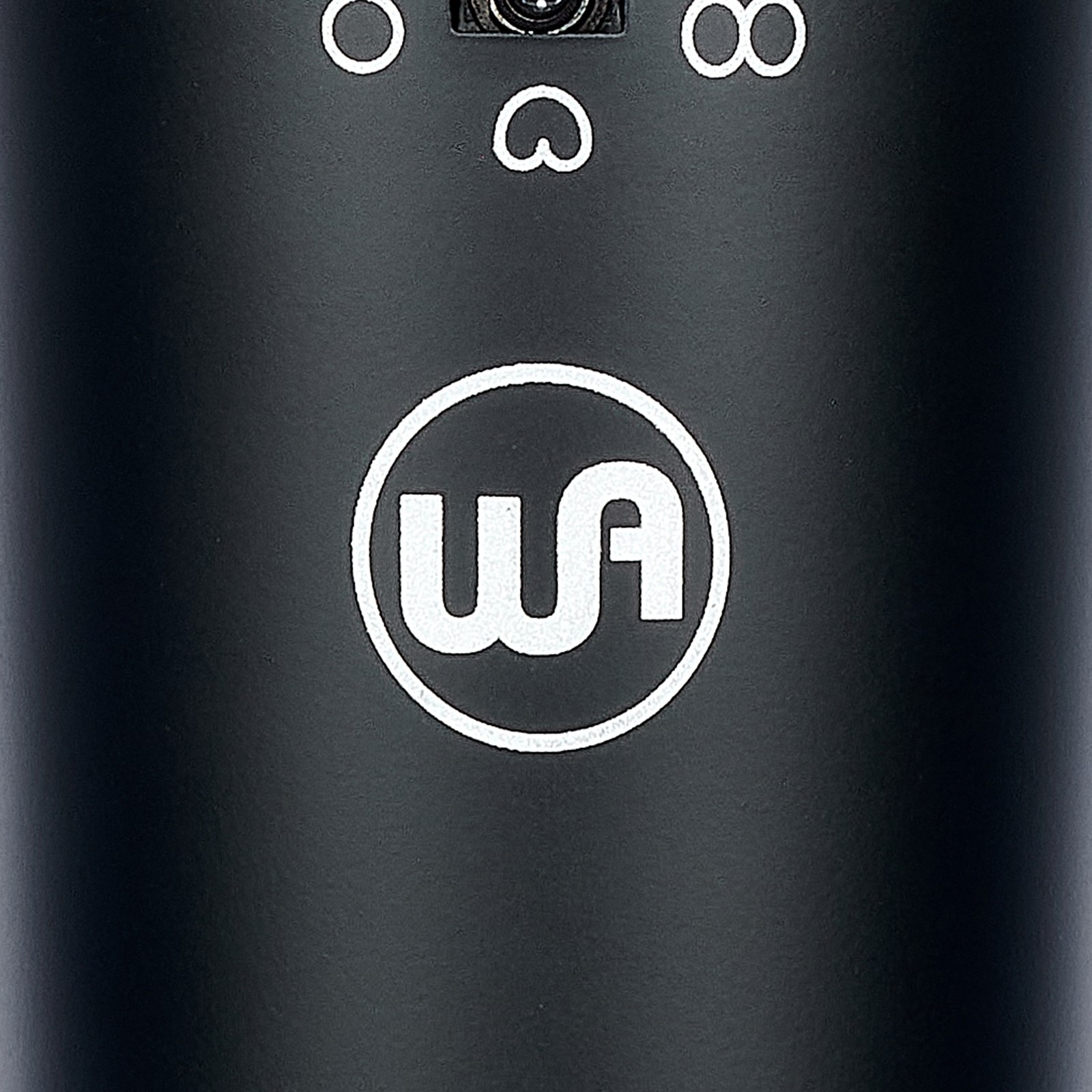 Logo auf dem Großmembran-Kondensatormikrofon, Warm Audio WA-87jr Black