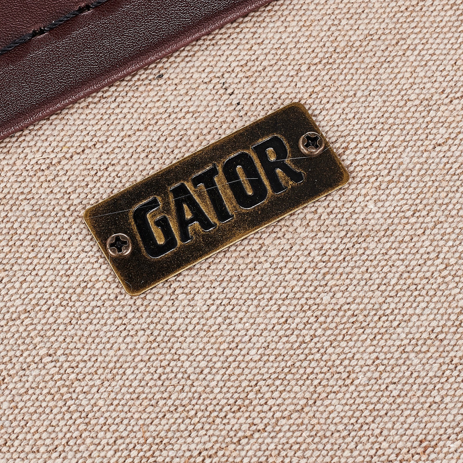 Logo auf dem Gator Journeyman Dreadnought
