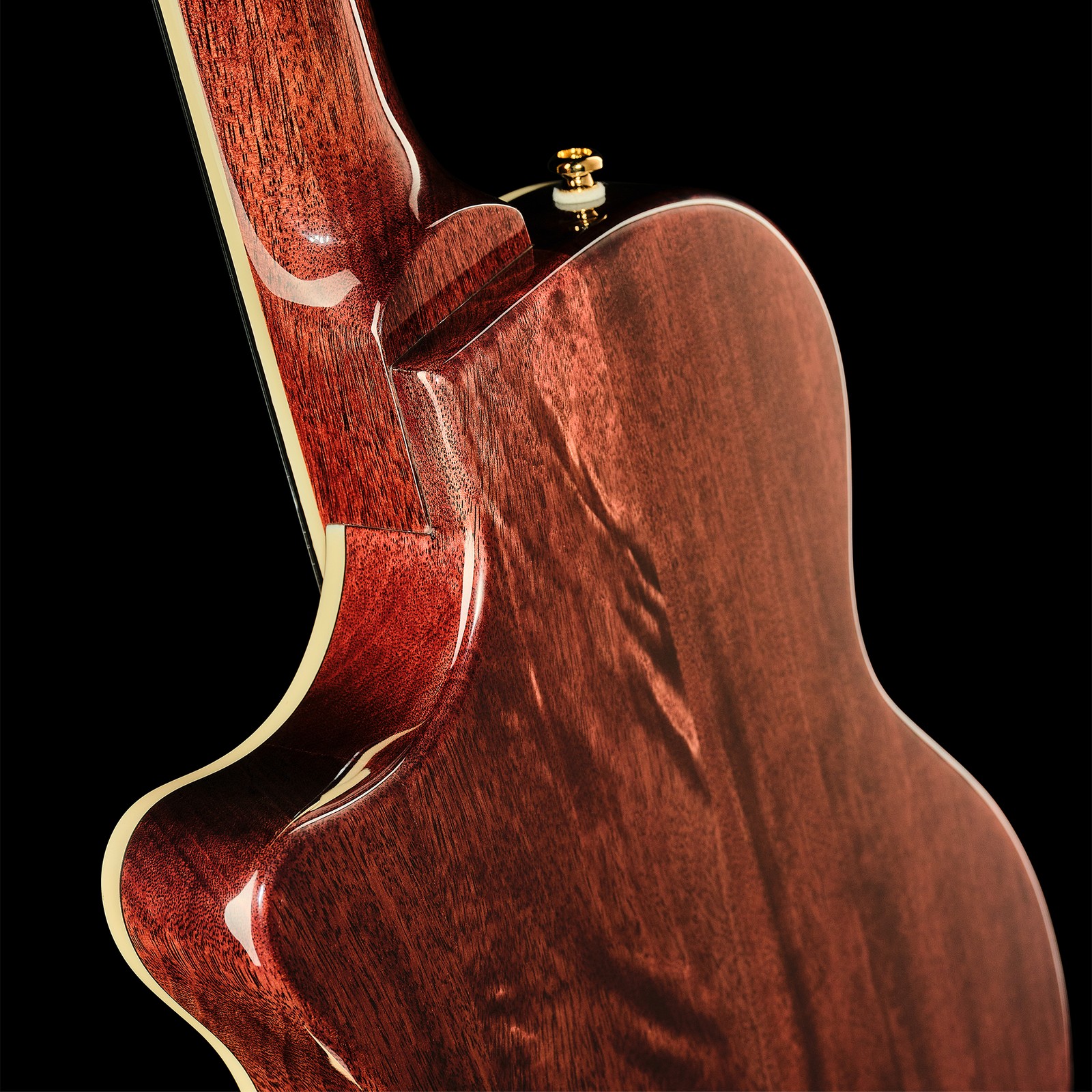 Decke der Harley Benton Nashville Nylon BK Solid-Body Akustikgitarre mit Tonabnehmer