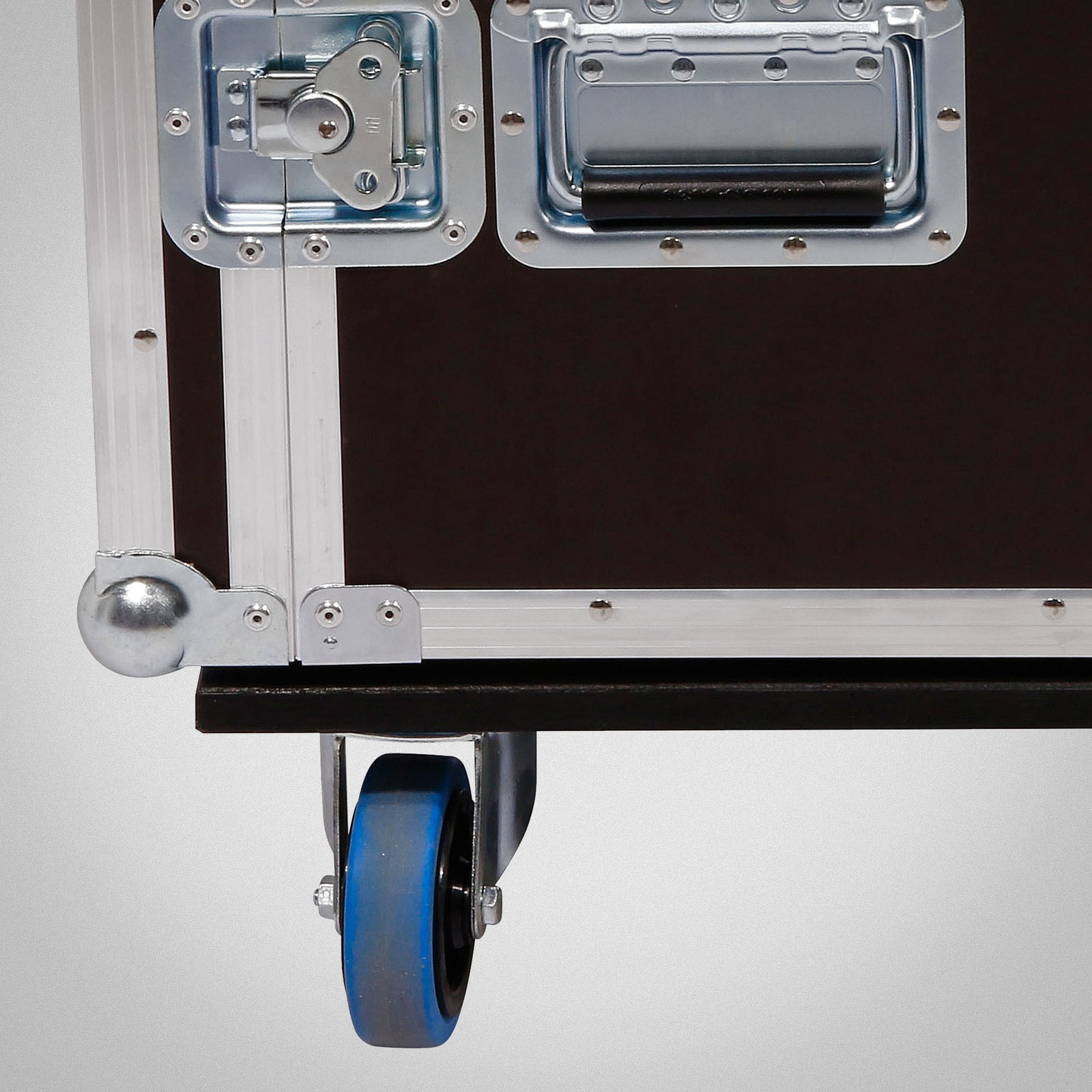 Thon Rack 8HE Live 50 mit Rollen, Detail des 19" 8 HE Rack