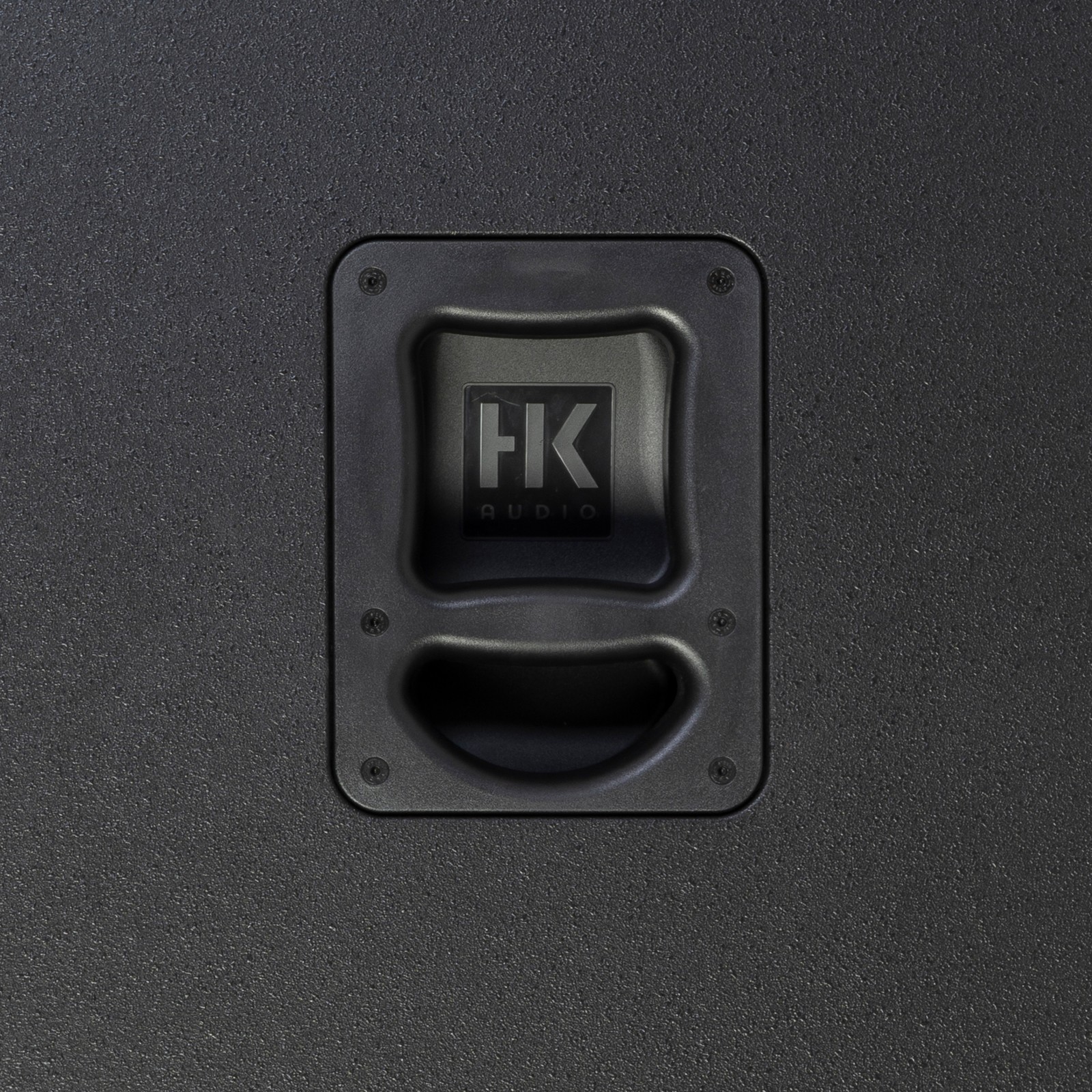 Griffmulde des HK Audio Elements MK2 115 Sub A mit Herstellerlogo