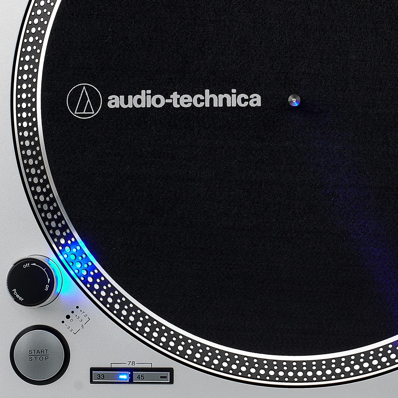 Plattenteller und Geschwindigkeitsanzeige am Audio-Technica AT-LP140XP Silver
