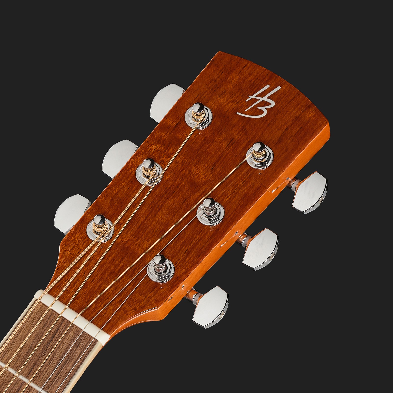Kopfplatte der Harley Benton CLD-60SCE NT Custom Line Westerngitarre mit Tonabnehmer