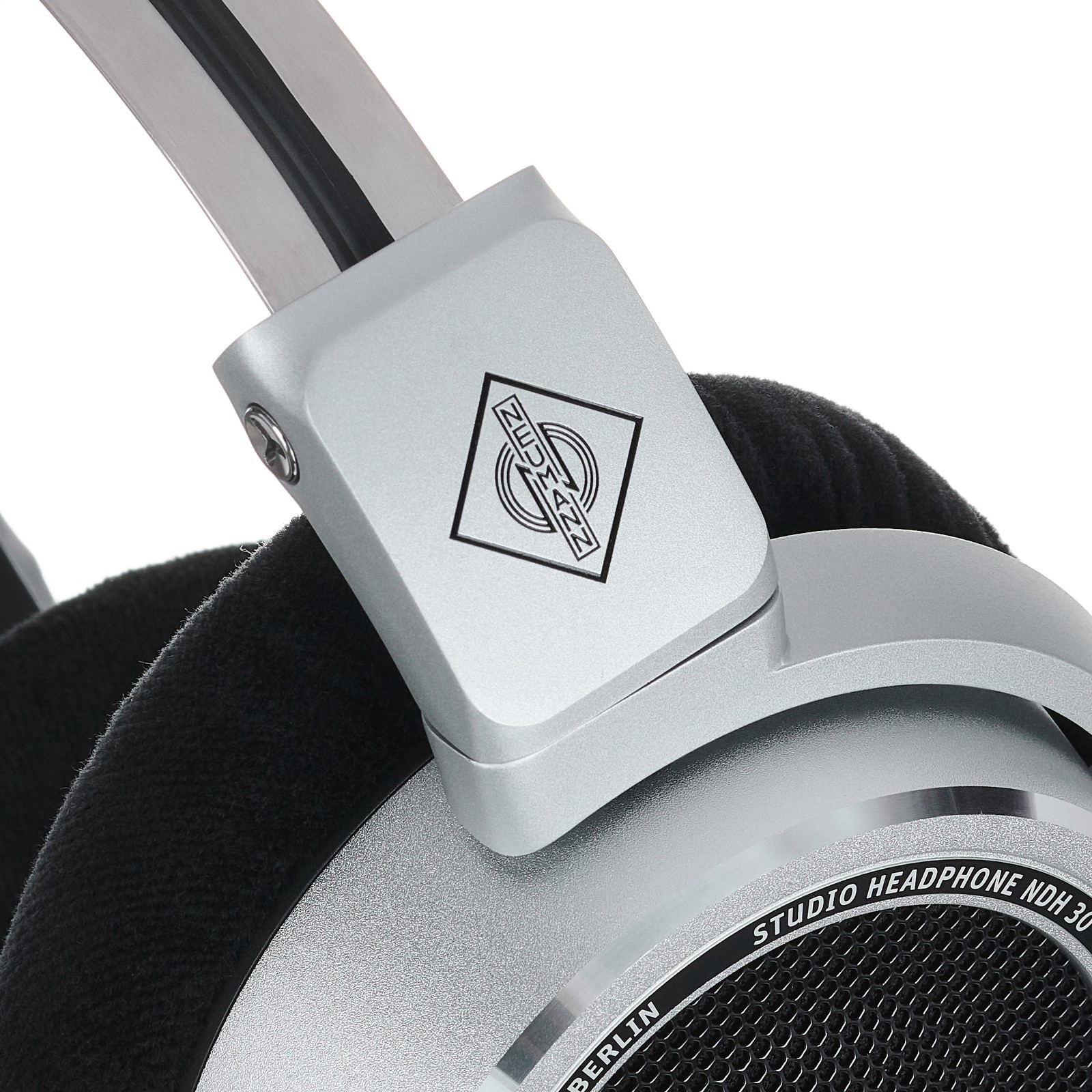 Adjustable headband on the Neumann NDH 30