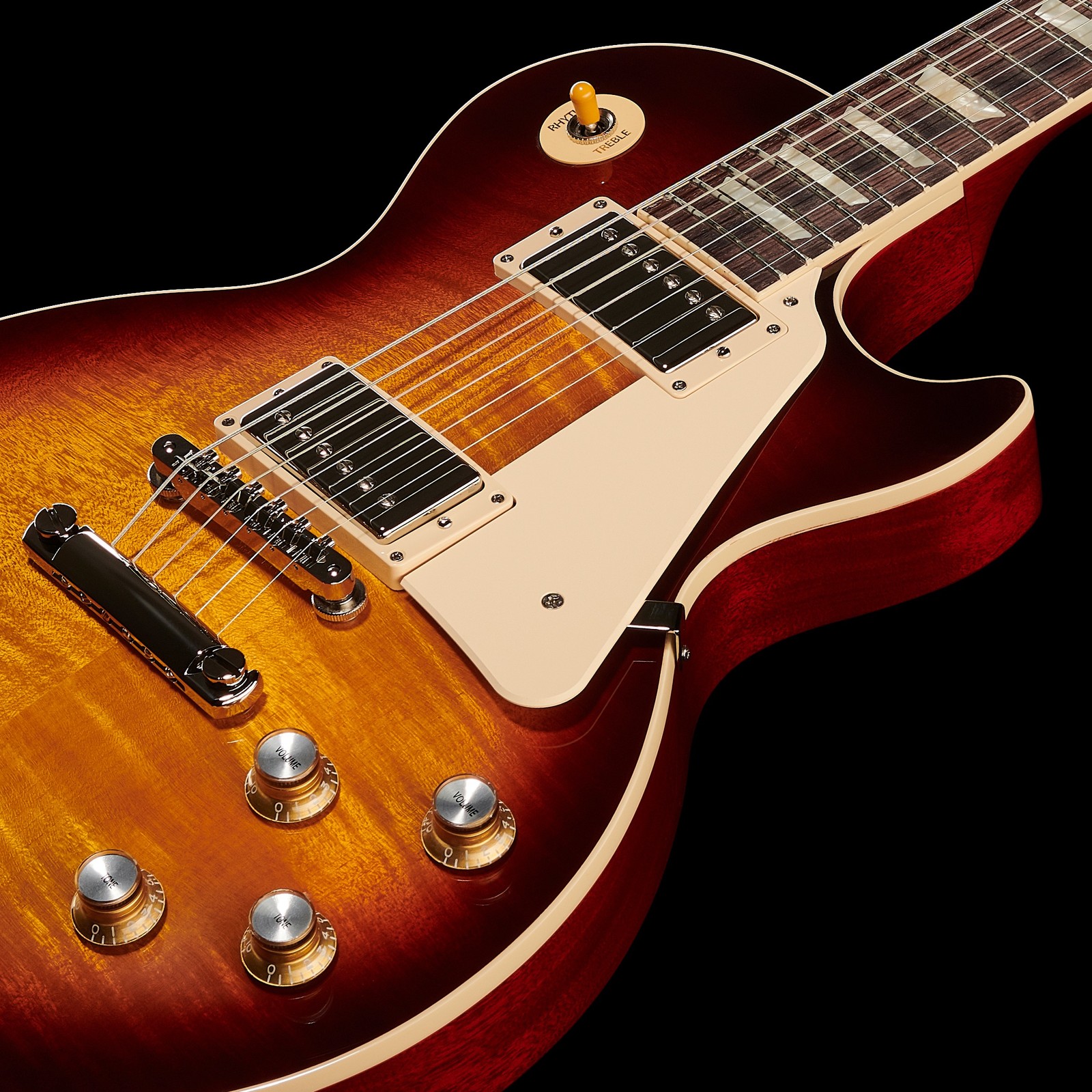 humbucking pickups on the flamed maple top of the Gibson Les Paul Standard 60s BB