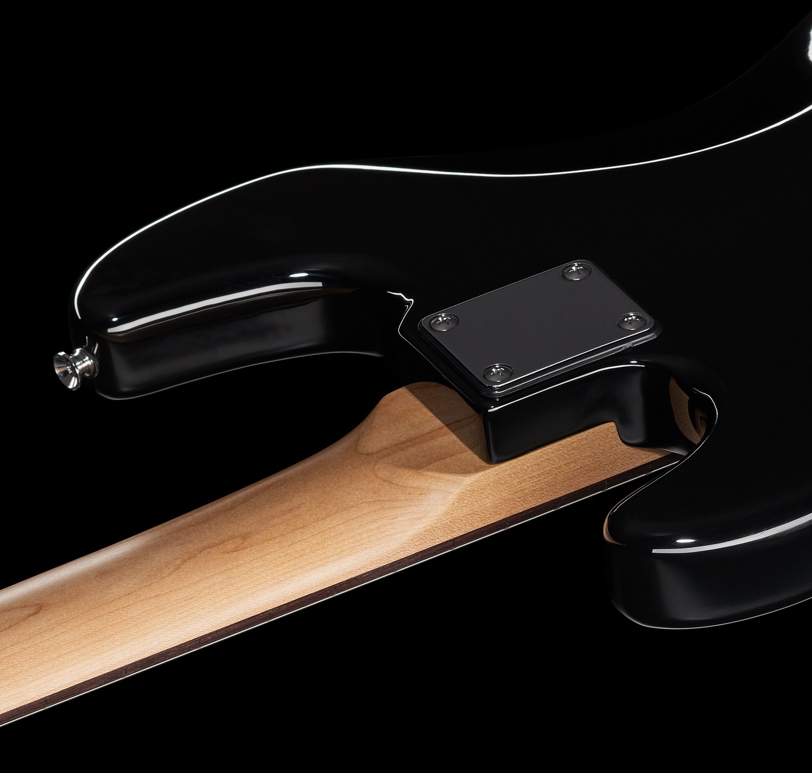 Neck joint on the Harley Benton PB-20 BK Standard Series bass