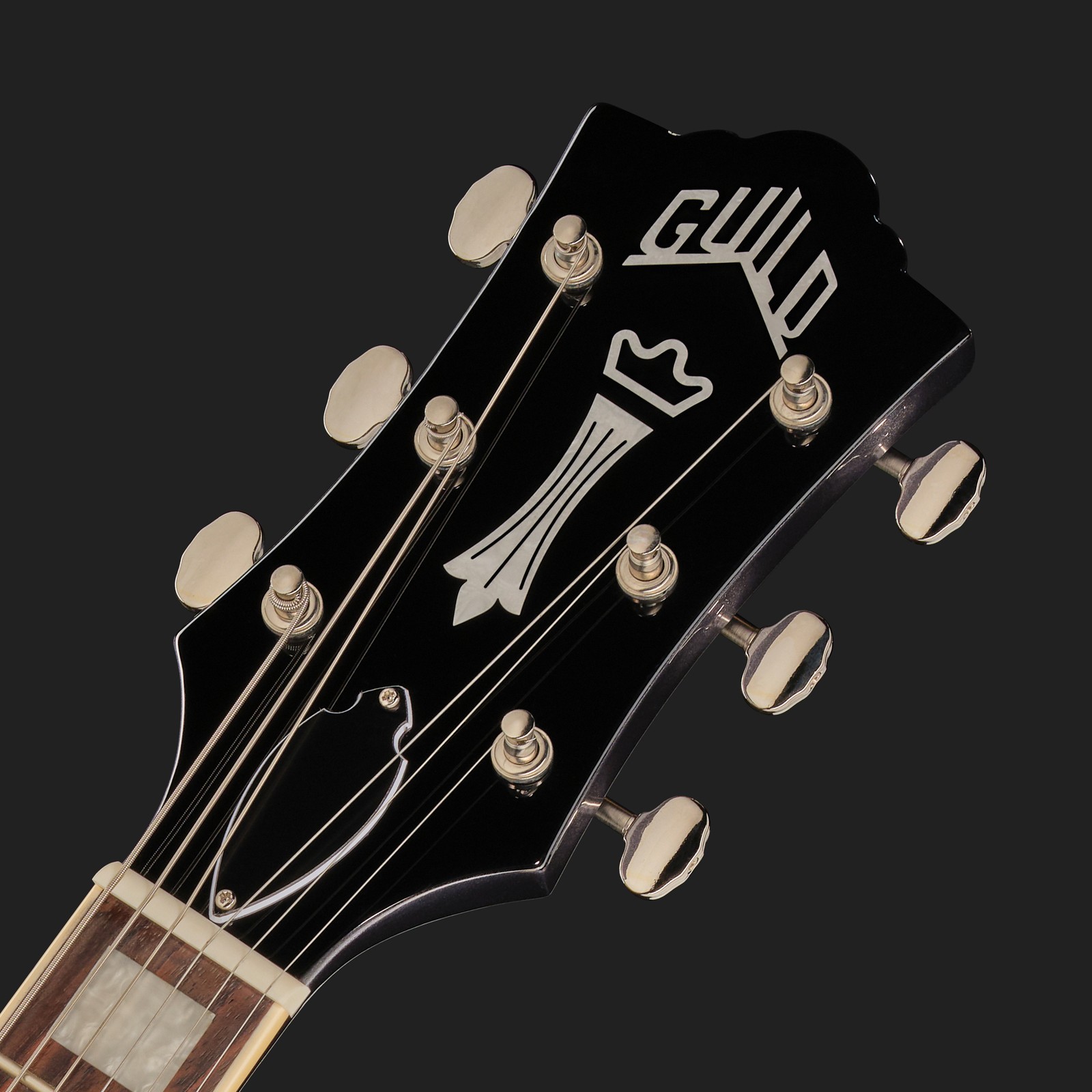 Guild Polara Deluxe Canyon Dusk, Logo auf Kopfplatte