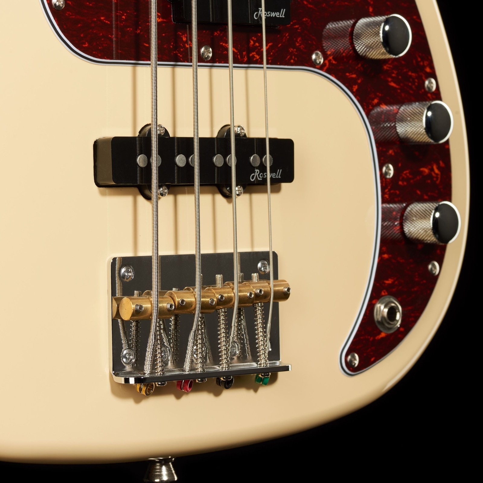 Bridge on the Harley Benton PJ-74 VW Vintage Series Electric Bass