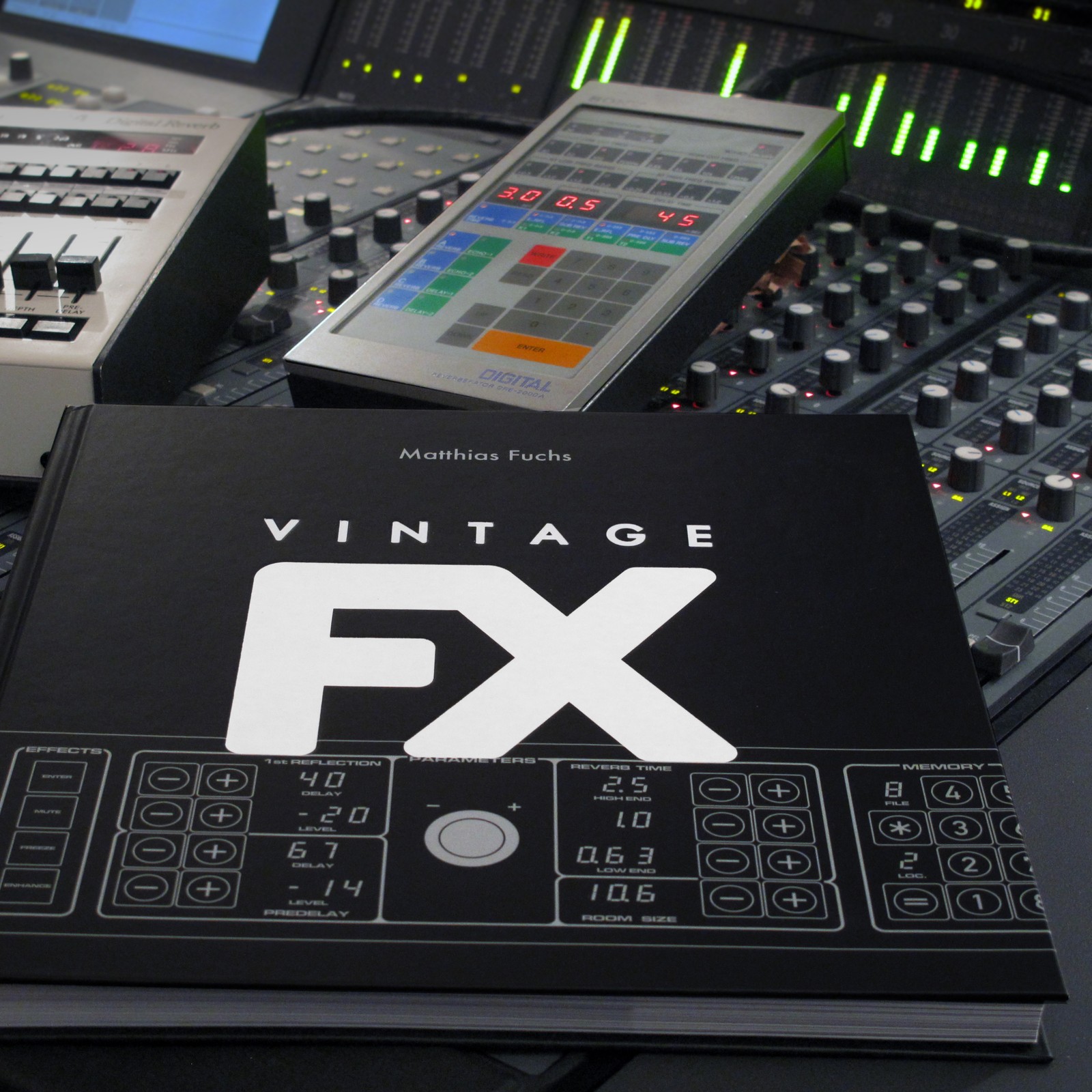 Schwarzes Buch über Vintage Effekte im Studio von Matthias Fuchs