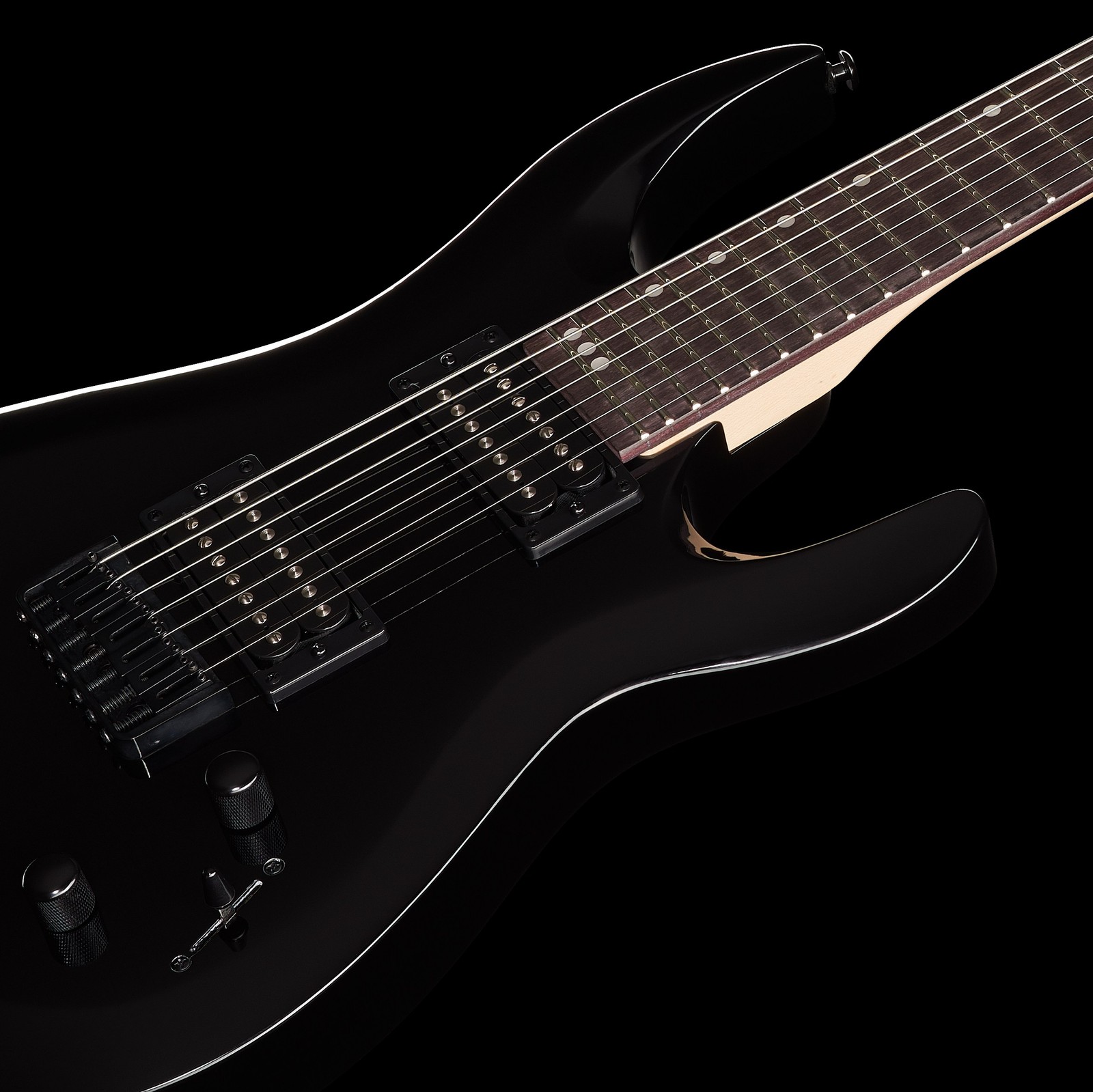 Zwei Humbucker auf der Harley Benton R-457BK Progressive Series 7-saiter E-Gitarre