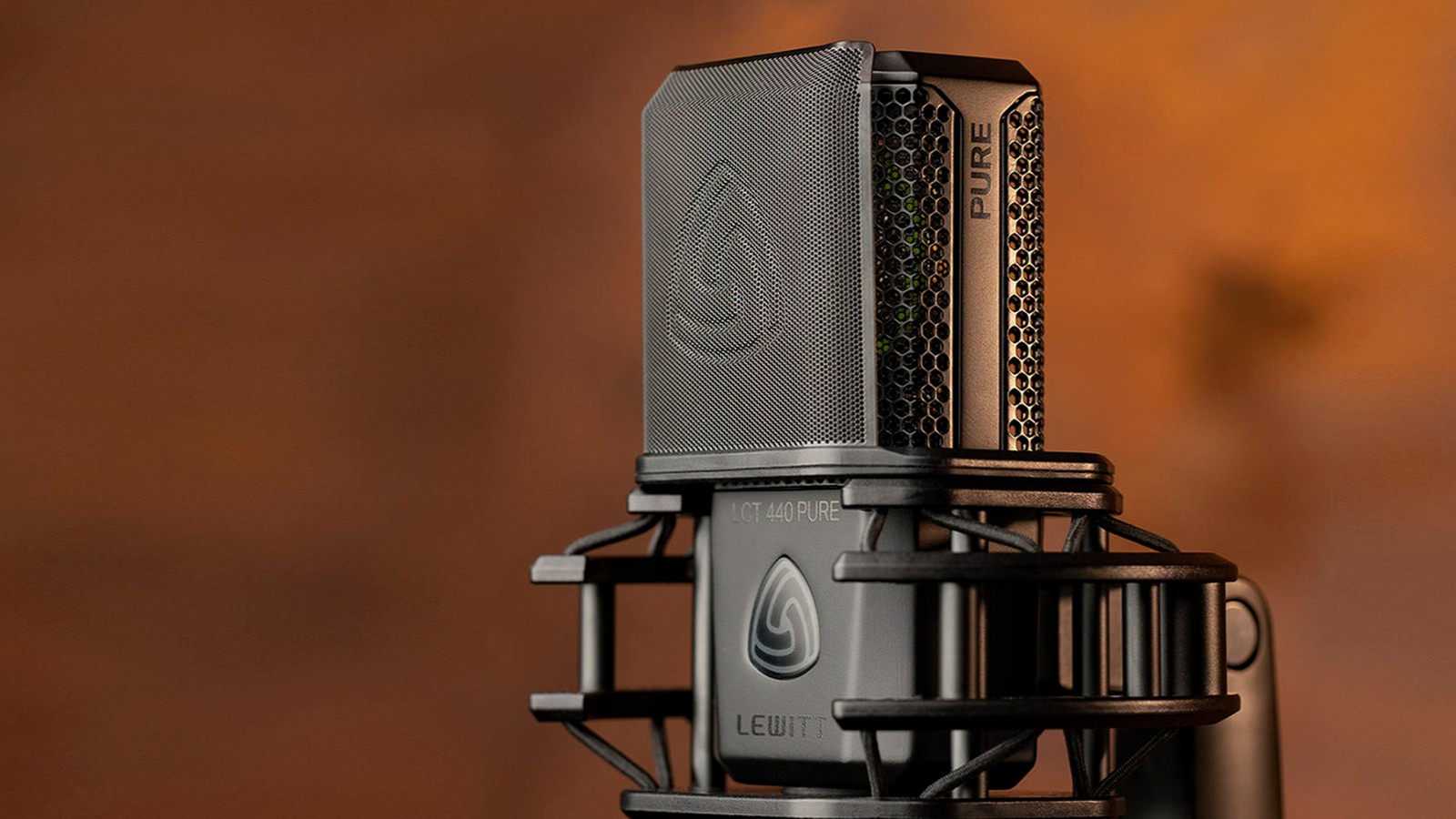 Lewitt LCT 440 PURE in Shockmount Mikrofonspinne