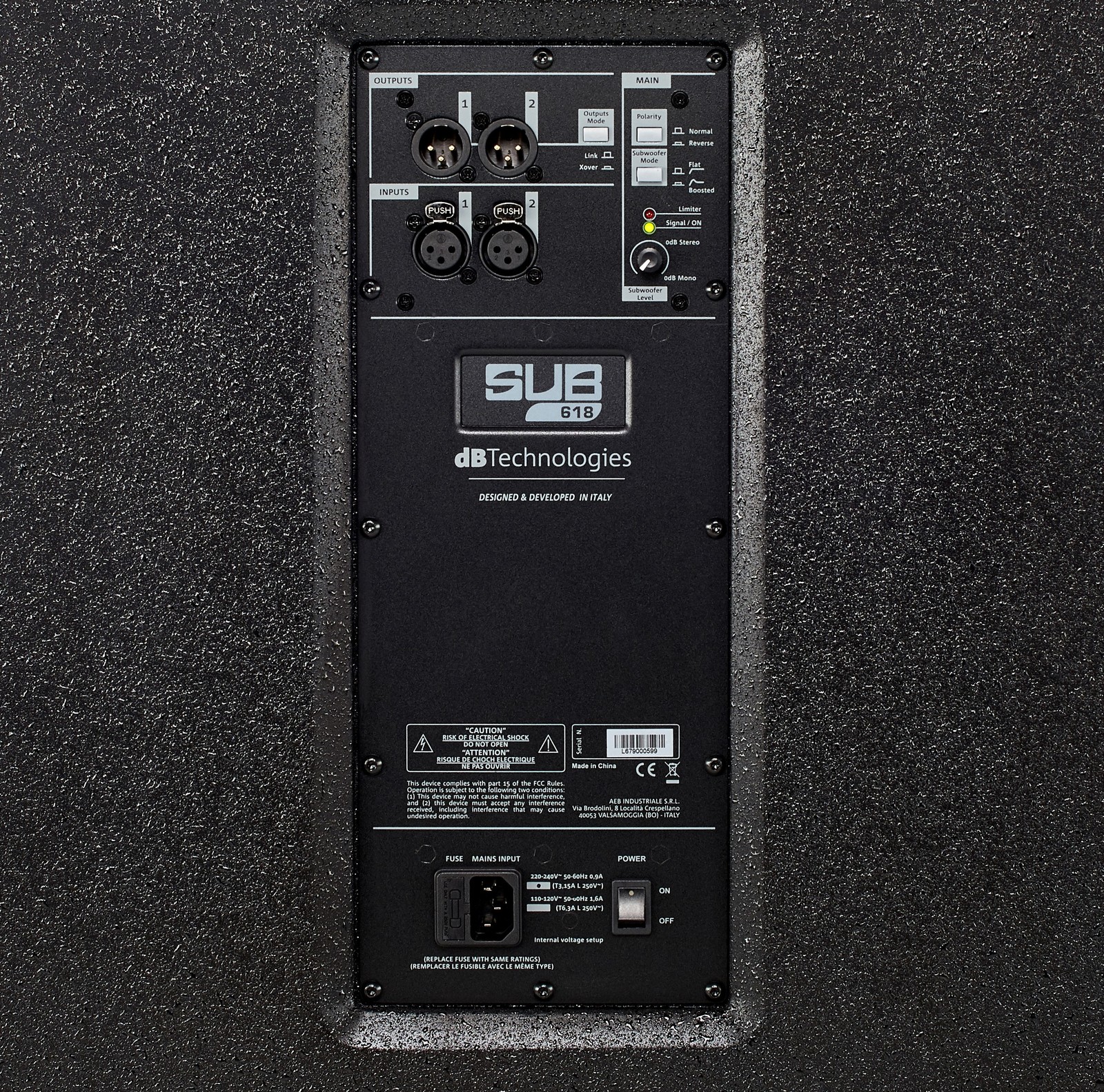 Control pannel and connections on the dB Technologies Sub 618 Active Subwoofer