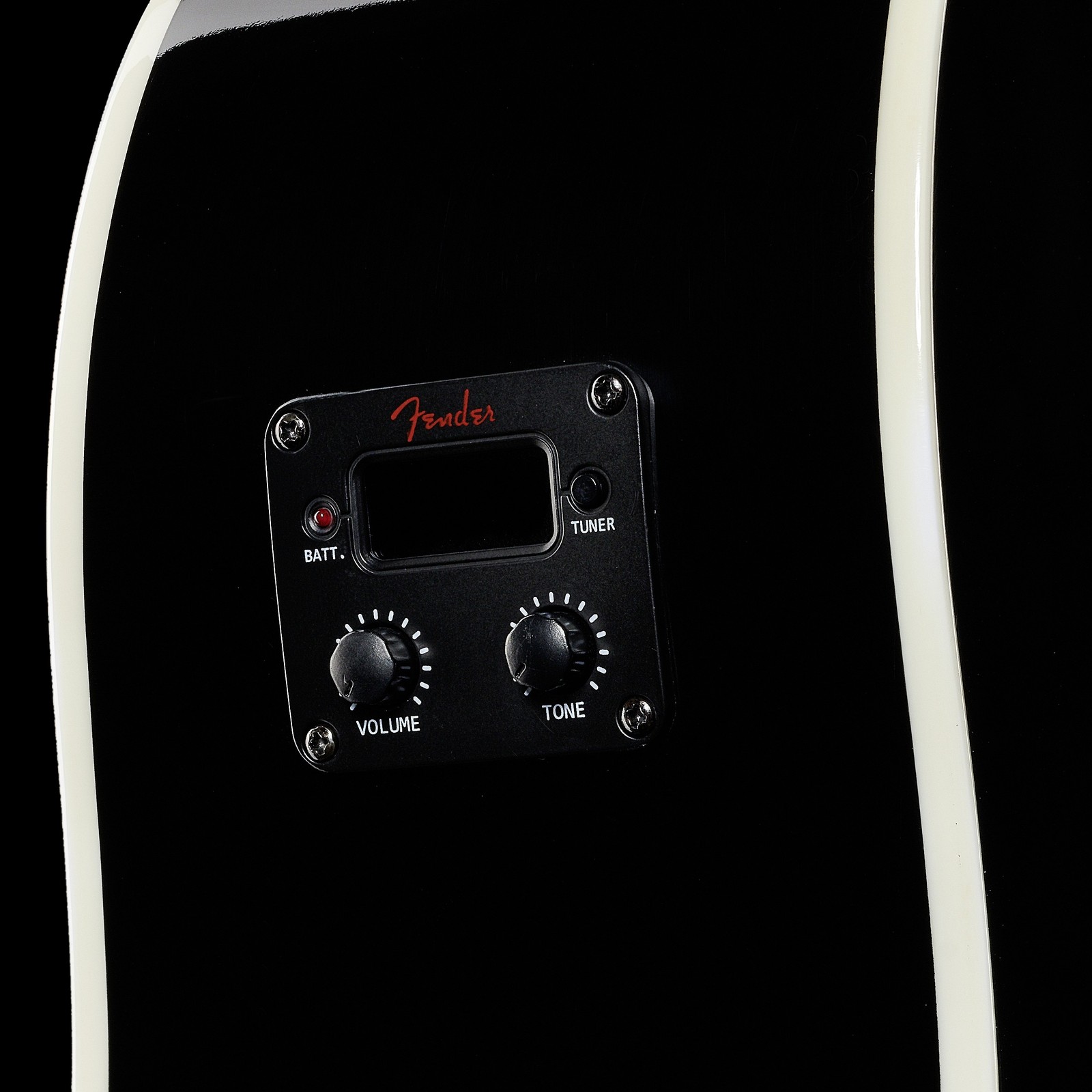 Preamp in der Zarge der Fender FA-125CE II BLK
