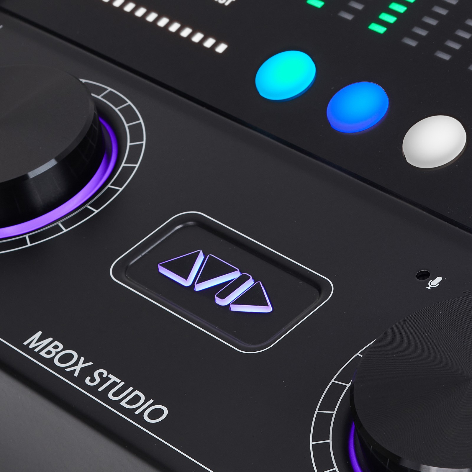 Gehäuseoberseite des Avid MBOX Studio mit Herstellerlogo