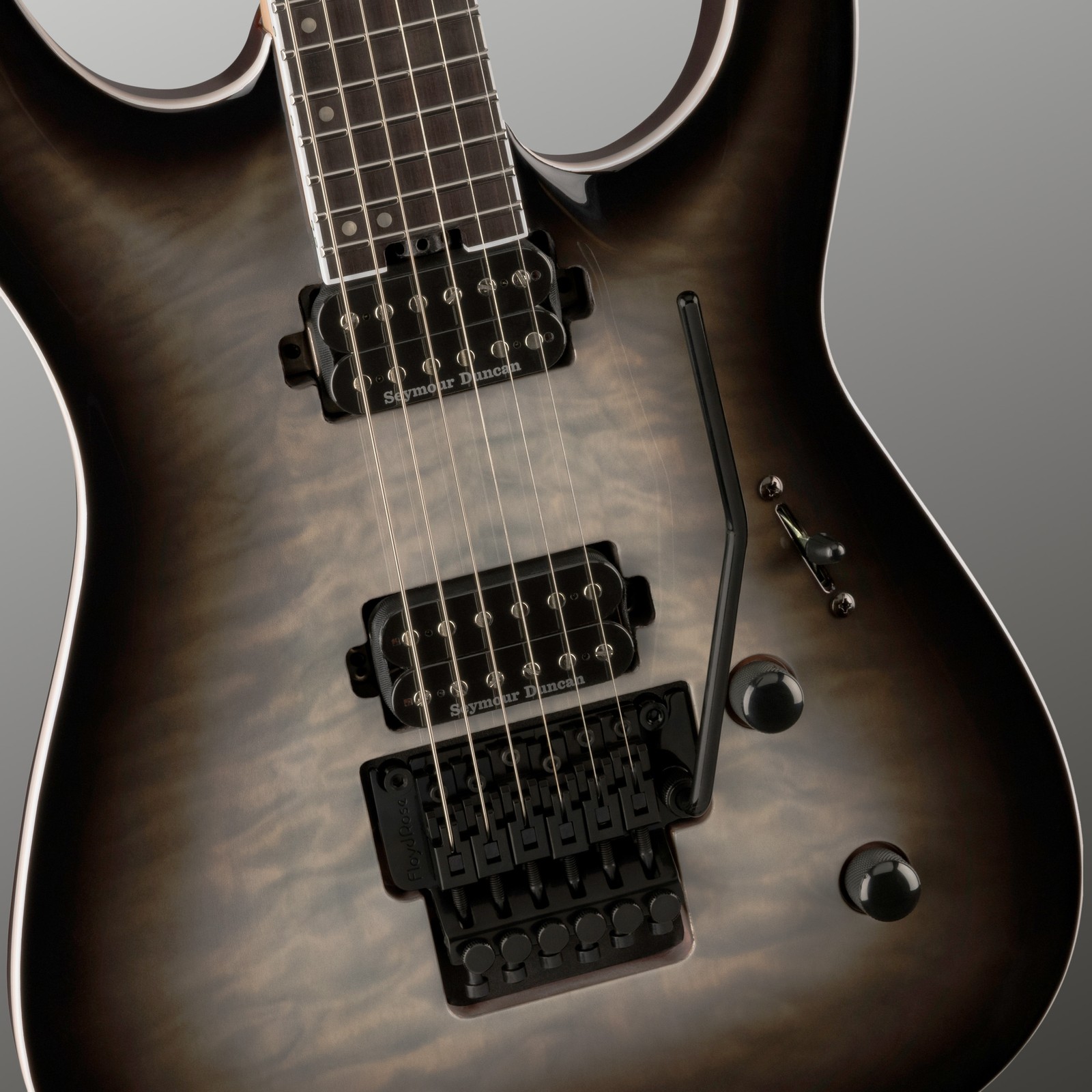 Humbucker Pickups und Floyd Rose Tremolo auf der Jackson Pro Plus SRS DINKY DKAQ GB