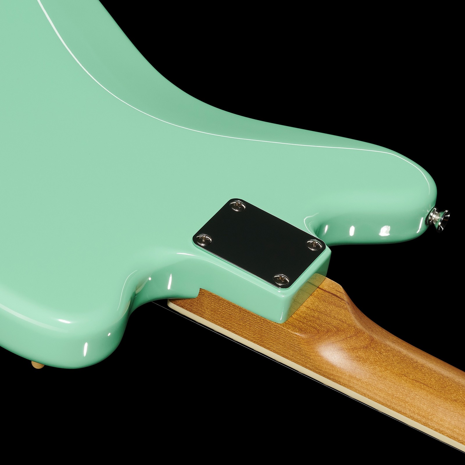 Geschraubter gerösteter Ahornhals auf der Rückseite der Harley Benton JA-60CC LH Seafoam Green