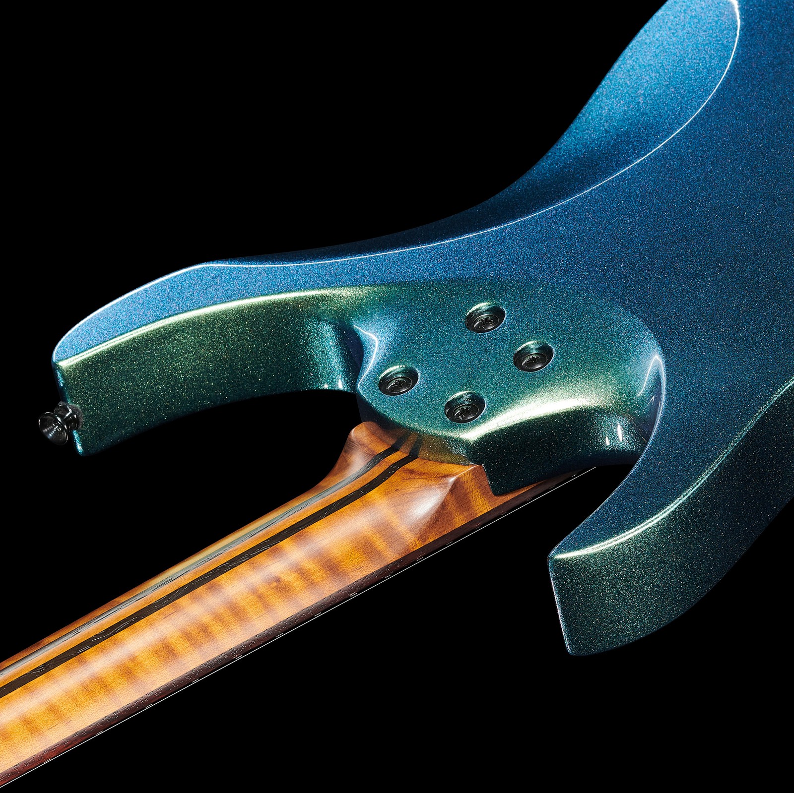 Roasted maple neck on the Mooer GTRS Guitars Wing 900 Int AGR, rear side