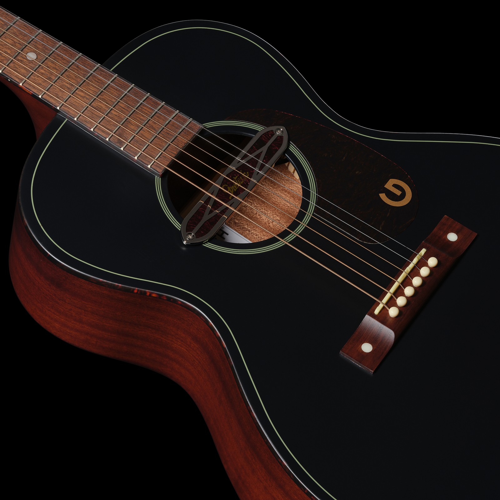 Decke der Gretsch JD Concert DELTO TSPG BLKT mit magnetischem Schallloch-Tonabnehmer