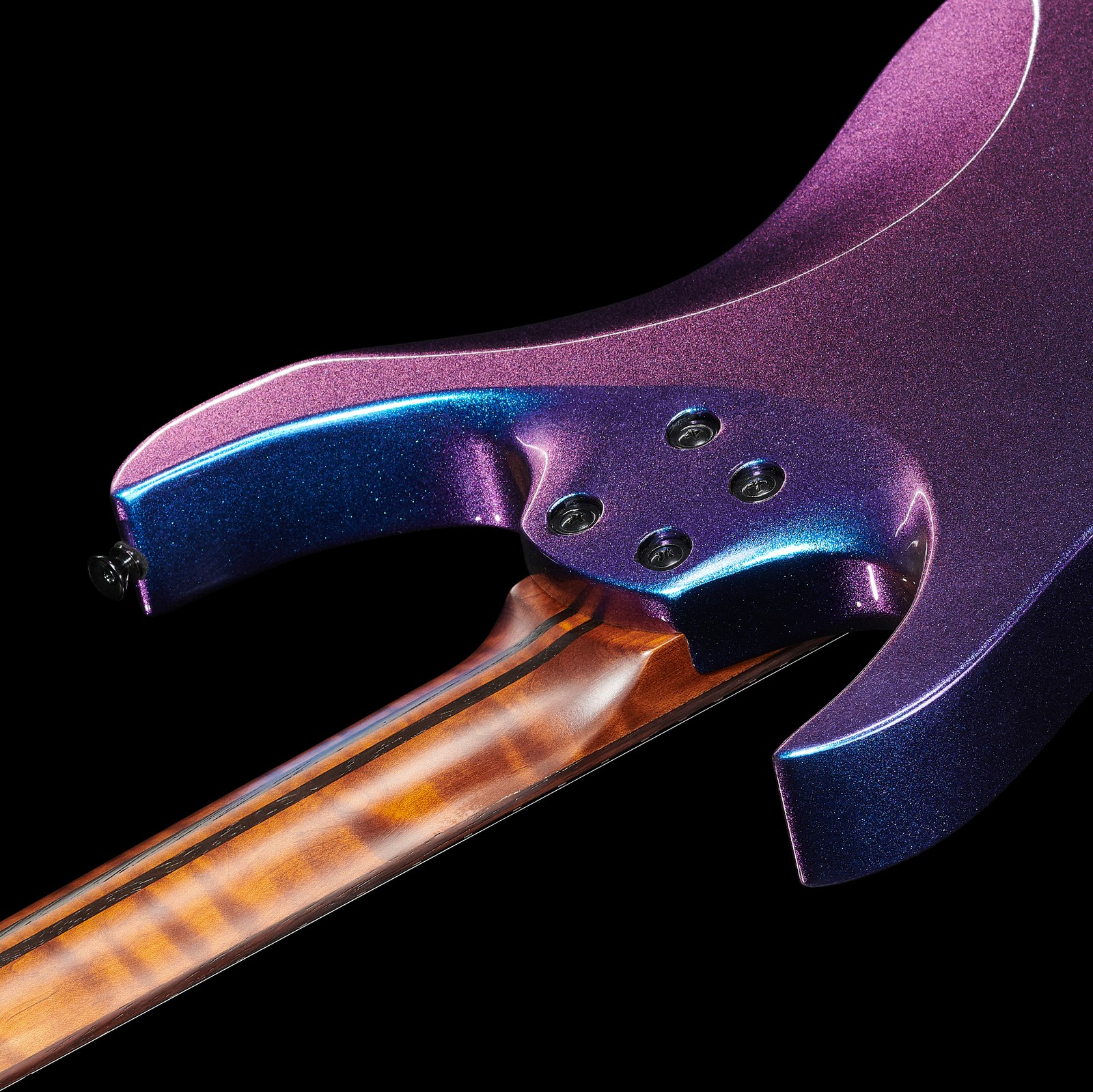 Roasted maple neck on the Mooer GTRS Guitars Wing 900 Int APU, rear view