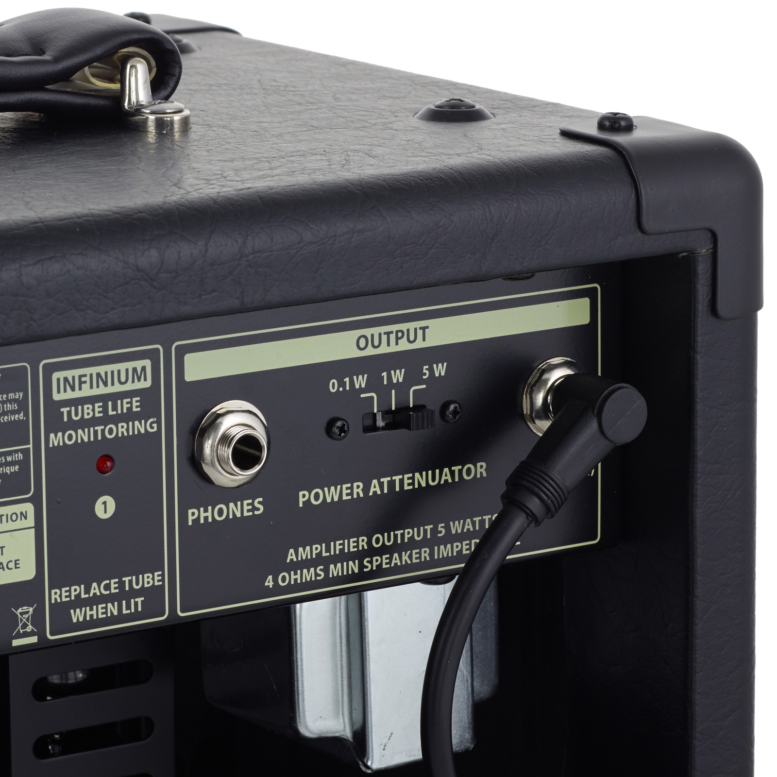 Rückseite des Bugera V5 Infinium Röhren-Topteils