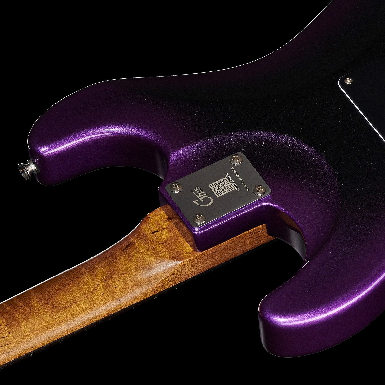 Gerösteter Ahornhals auf der Rückseite der Mooer GTRS Guitars int. Prof. 800 DP