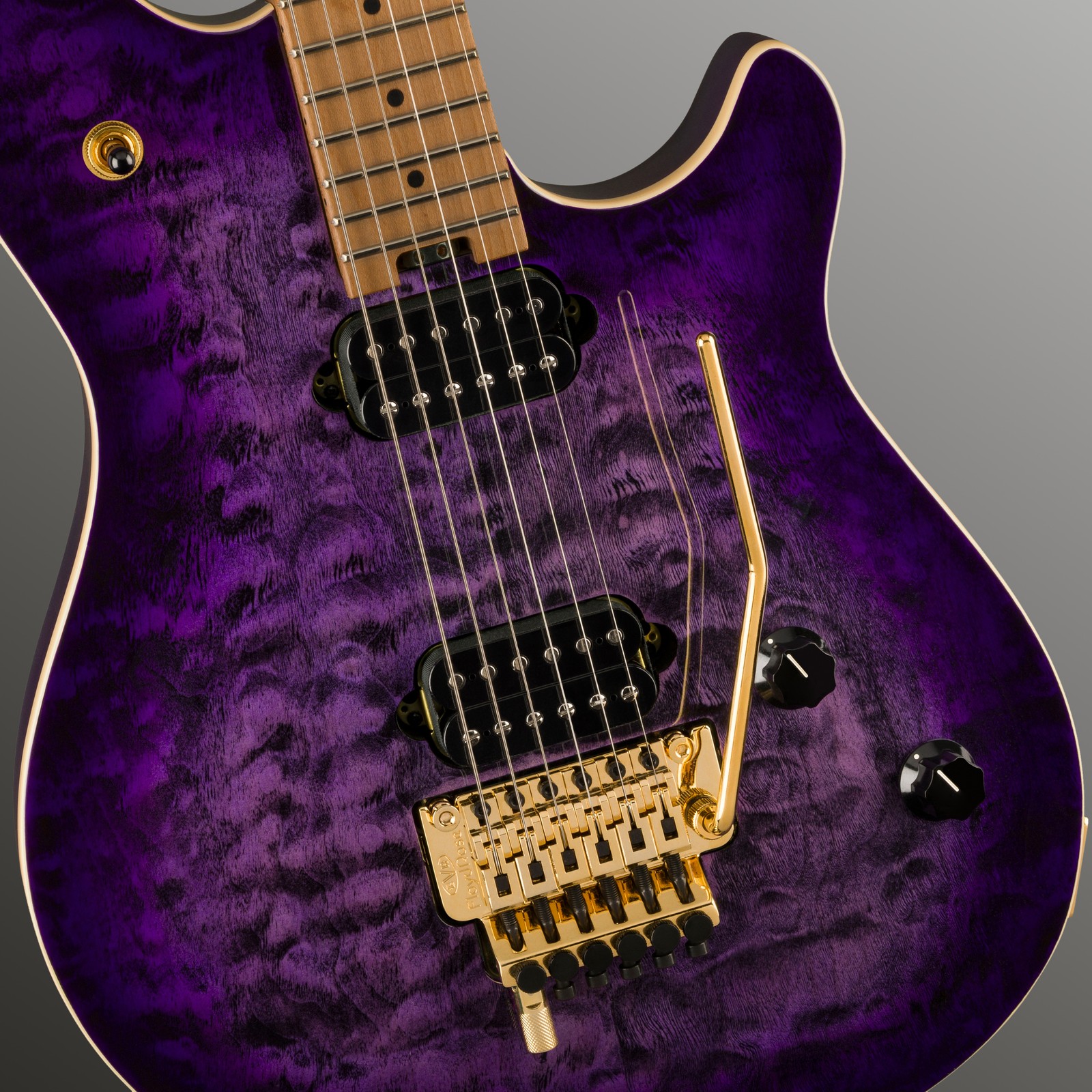 Humbucker und vergoldetes Floyd Rose mit D-Tuna auf der Evh Wolfgang Special QM Purple Burst