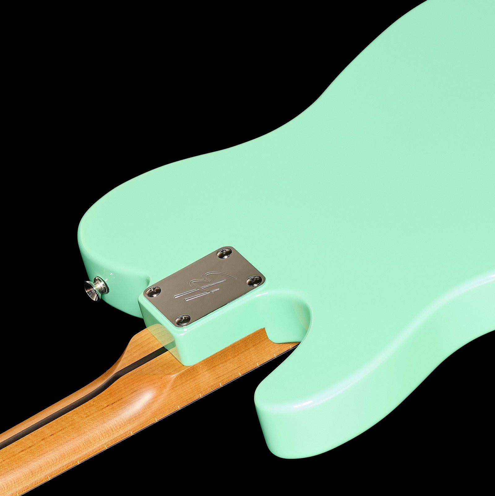 bolt-on roasted maple neck on the back of the Harley Benton TE-62CC SFG