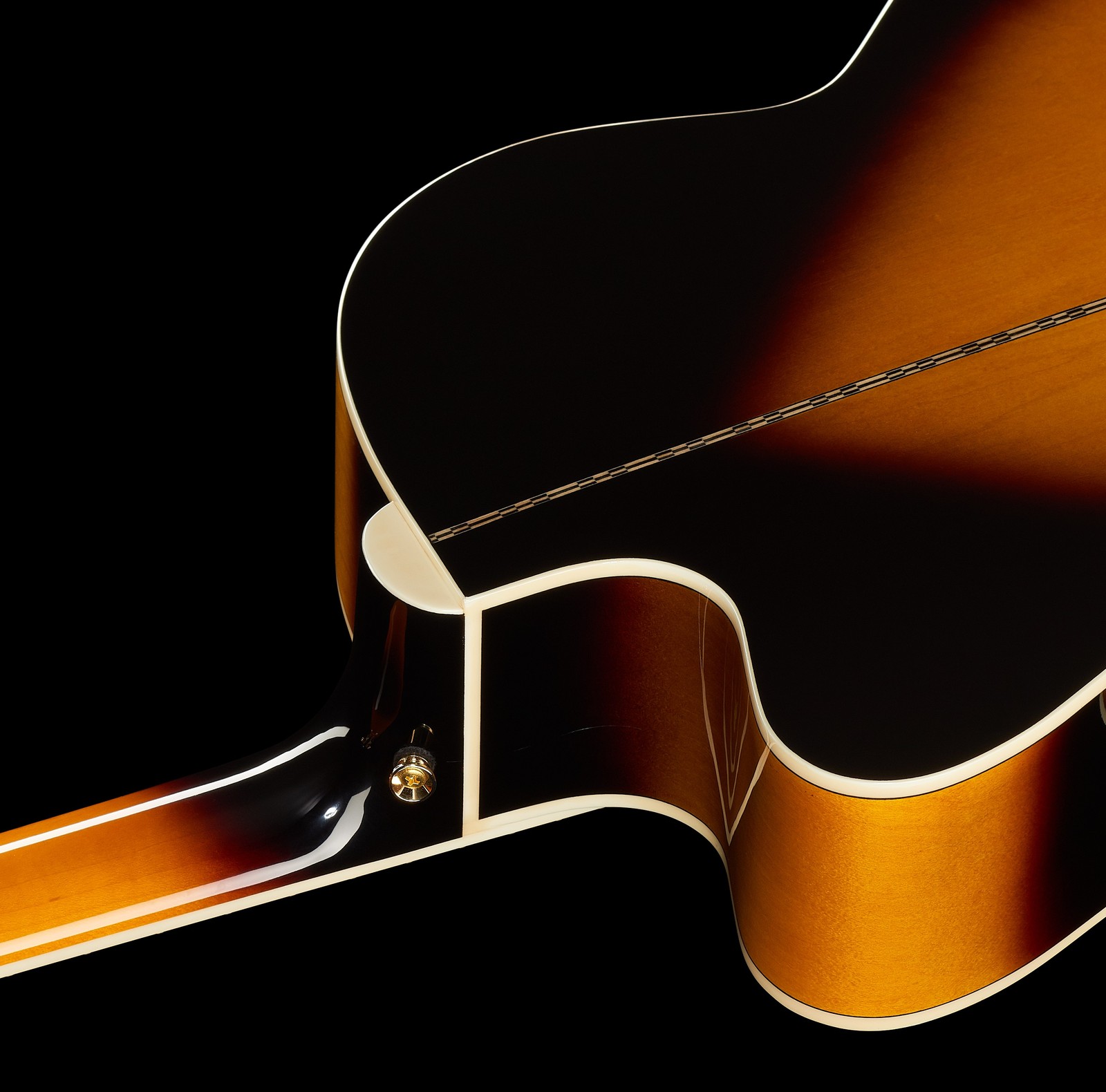 Cutaway der Harley Benton HB Custom Line King-CE VS von hinten mit vergoldetem Gurtpin am Halsfuß