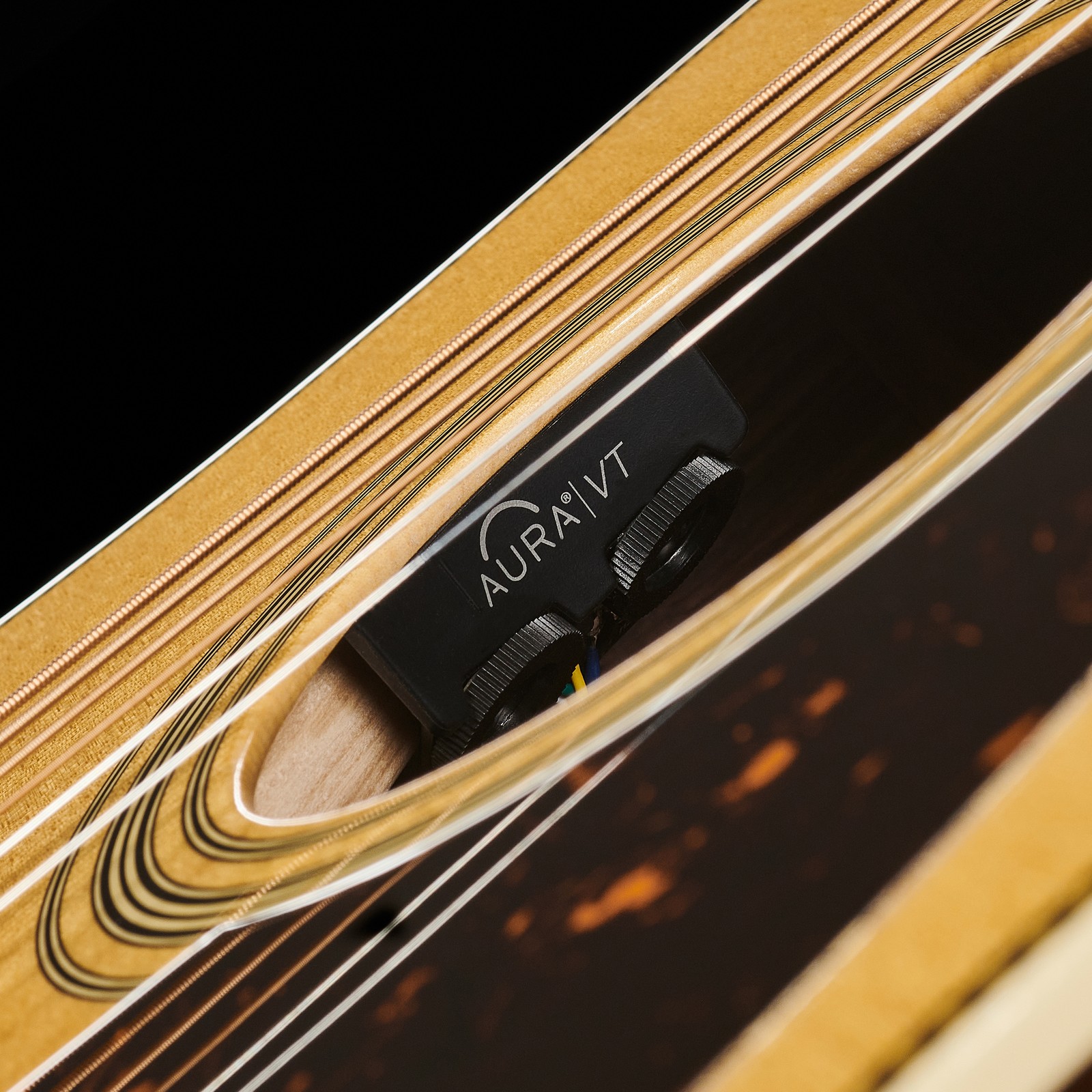 Fishman Tonabnehmer an der Martin Guitars HD28E Westerngitarre