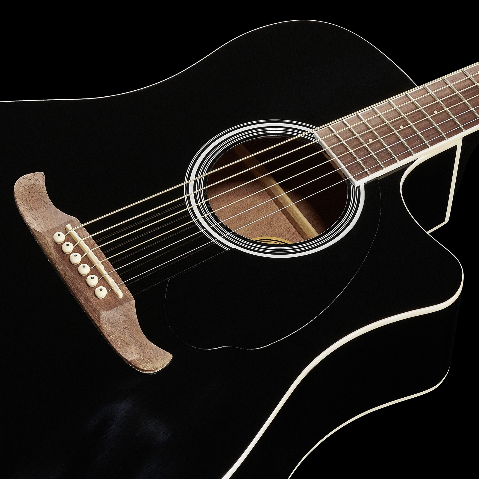 Schwarze Decke der Fender FA-125CE II Black