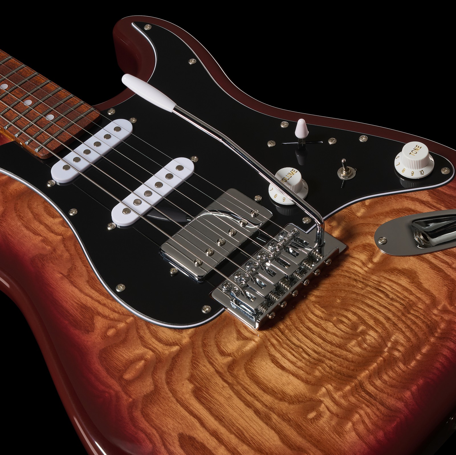 Pickup on the Mooer MSC20 Pro Guitar Amber Brown