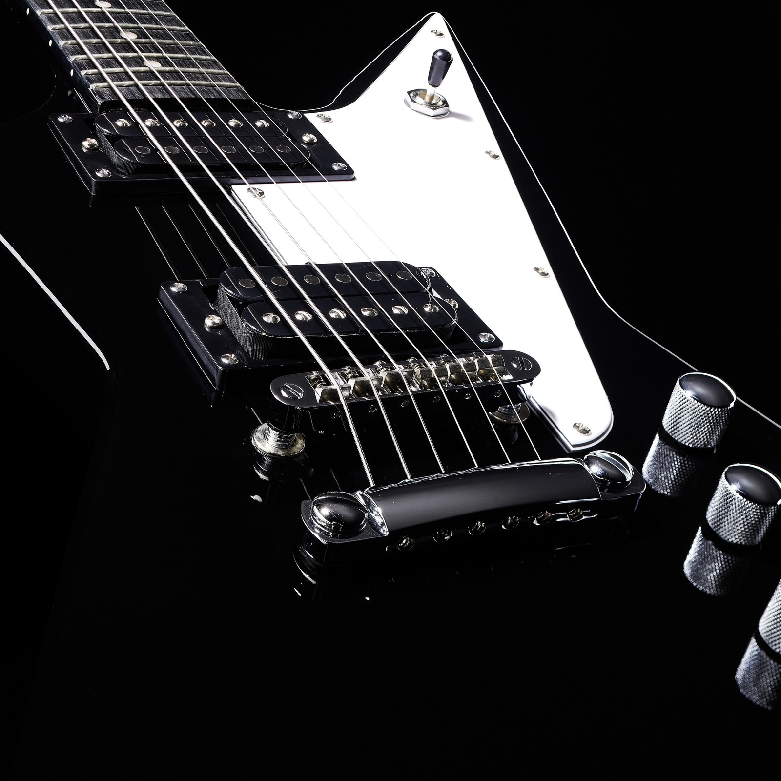 Zwei Humbucker Pickups auf der Harley Benton Extreme-76 BK Classic Serie 