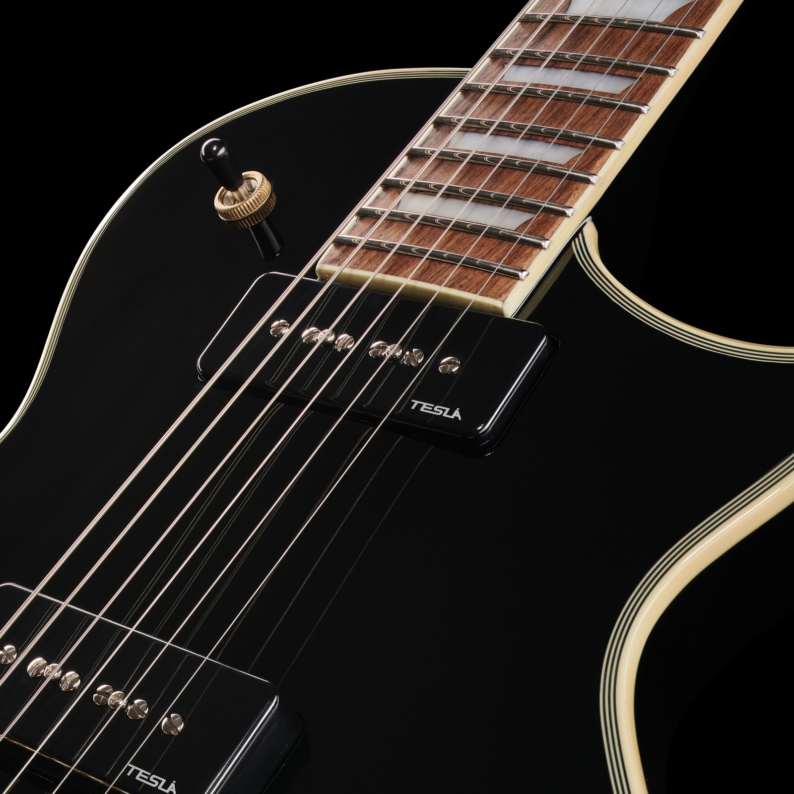 P90 pickups on the Harley Benton SC-Custom III P90 Black