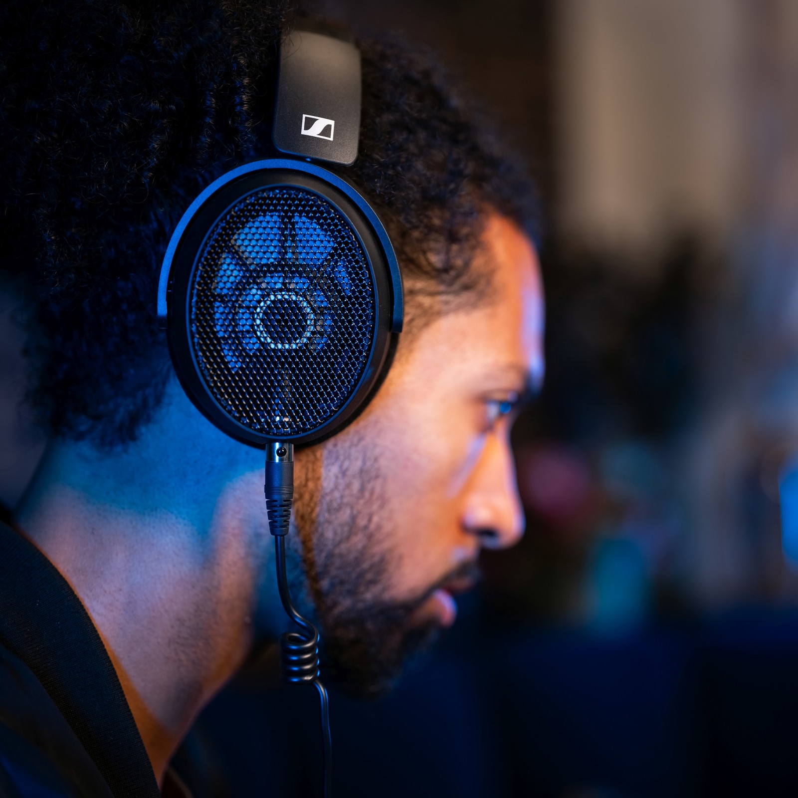Man wearing the Sennheiser HD 490 PRO headphones