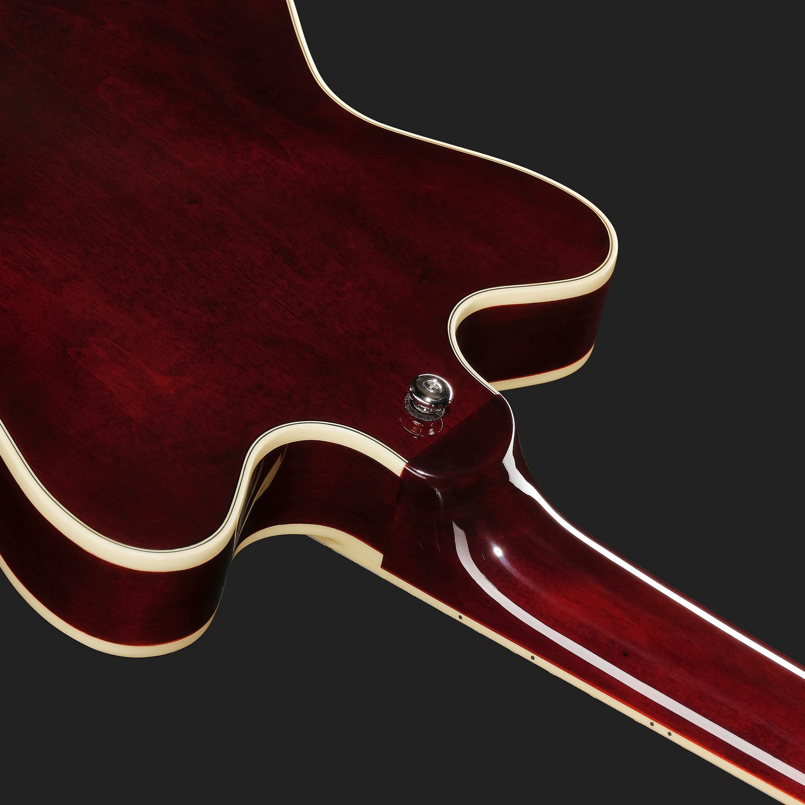 Gurtpin am Halsansatz der Gretsch G2655 Strml CB JR Steel Olive