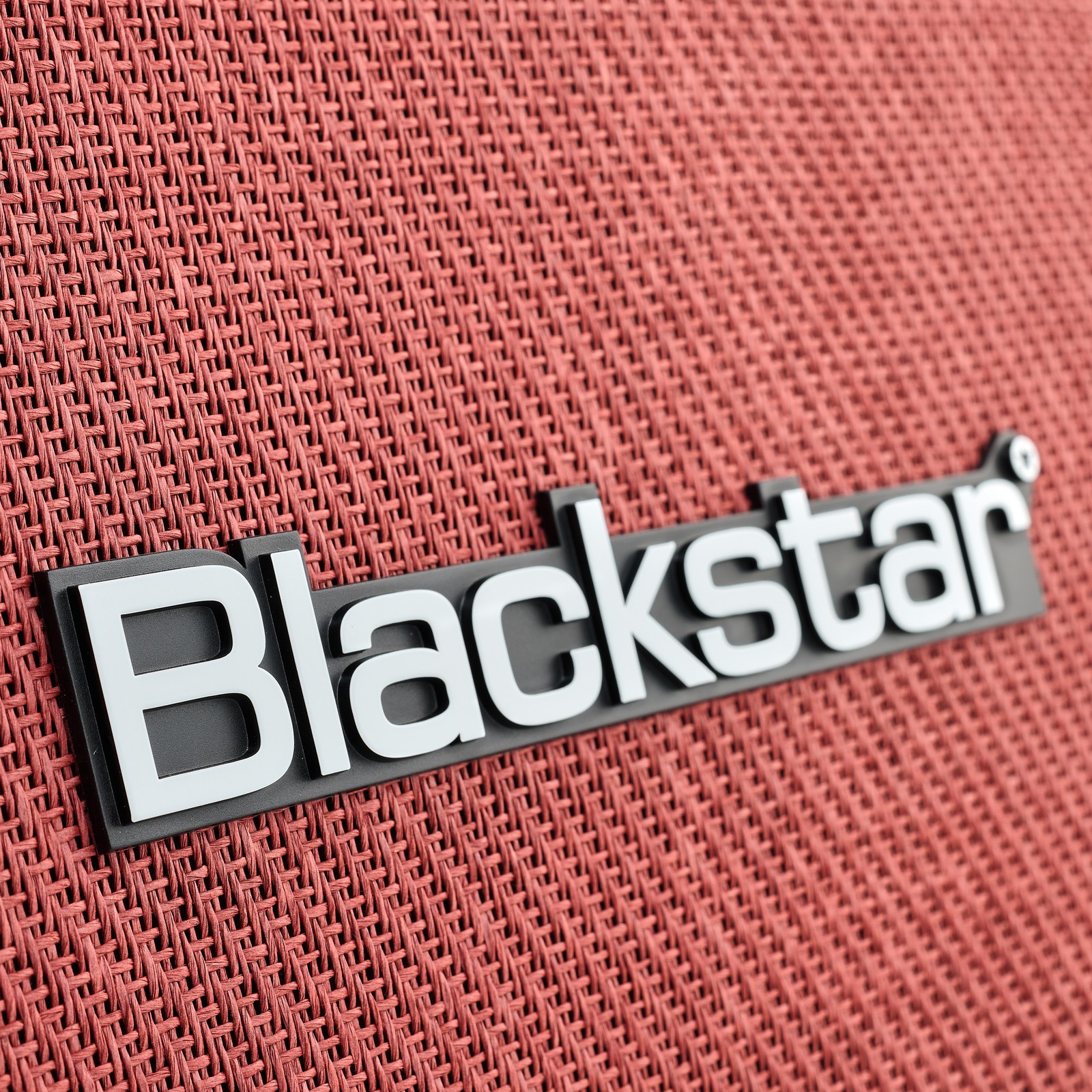 Rote Frontbespannung des Blackstar Debut 212V 2x12 Box Beige 