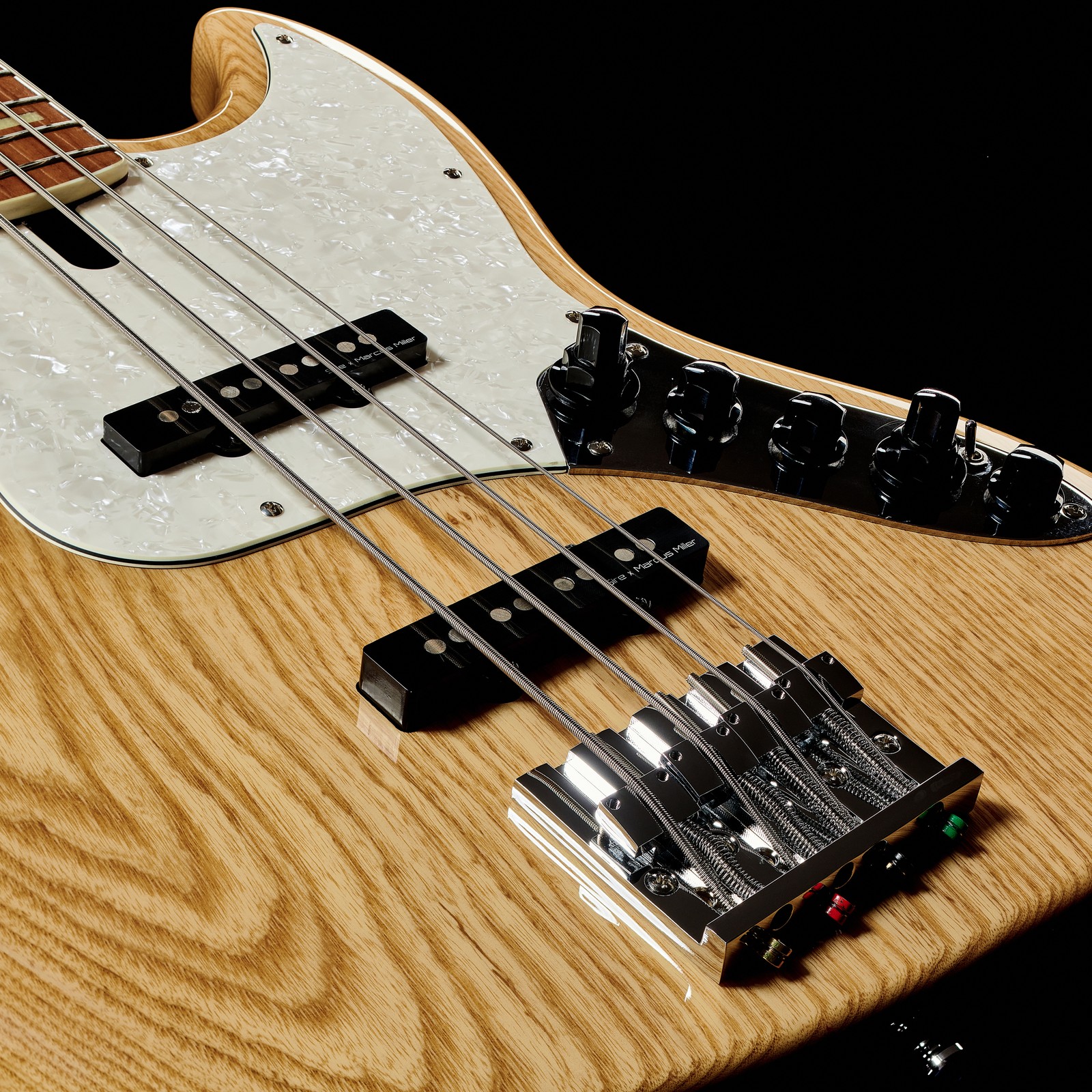 Decke des Marcus Miller V8-4 NT E-Bass