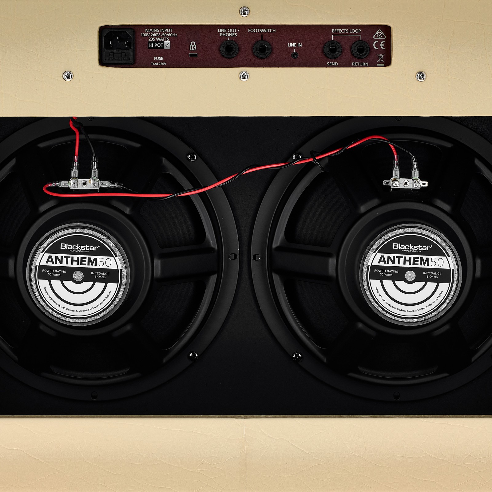 Blackstar Combo 100R 2x12" Beige Rückseite mit Anschlüssen und Lautsprechern