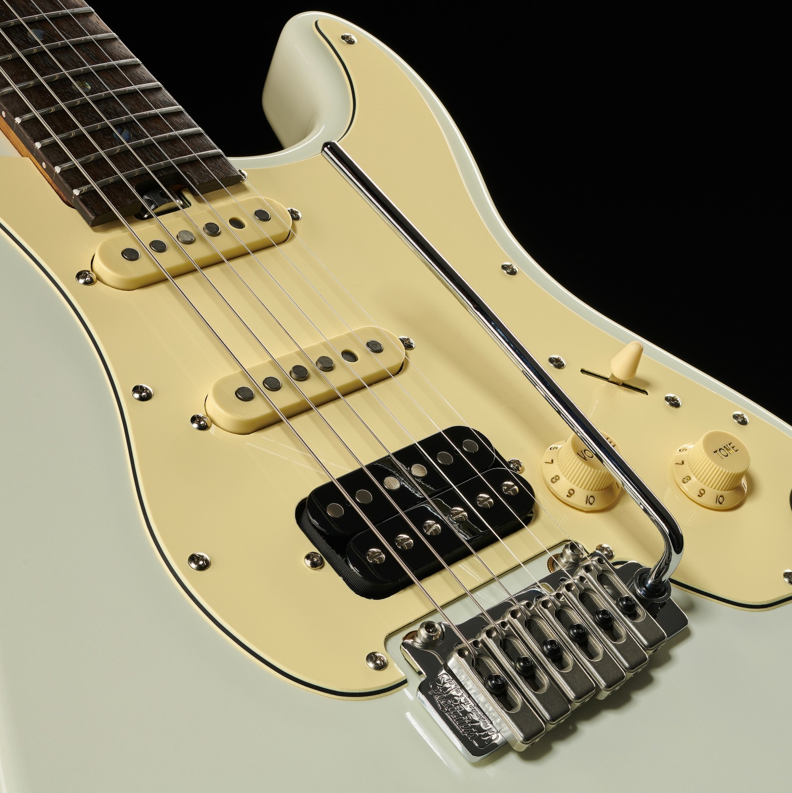 Controls on the Mooer GTRS Guitars Prof. 800 OW