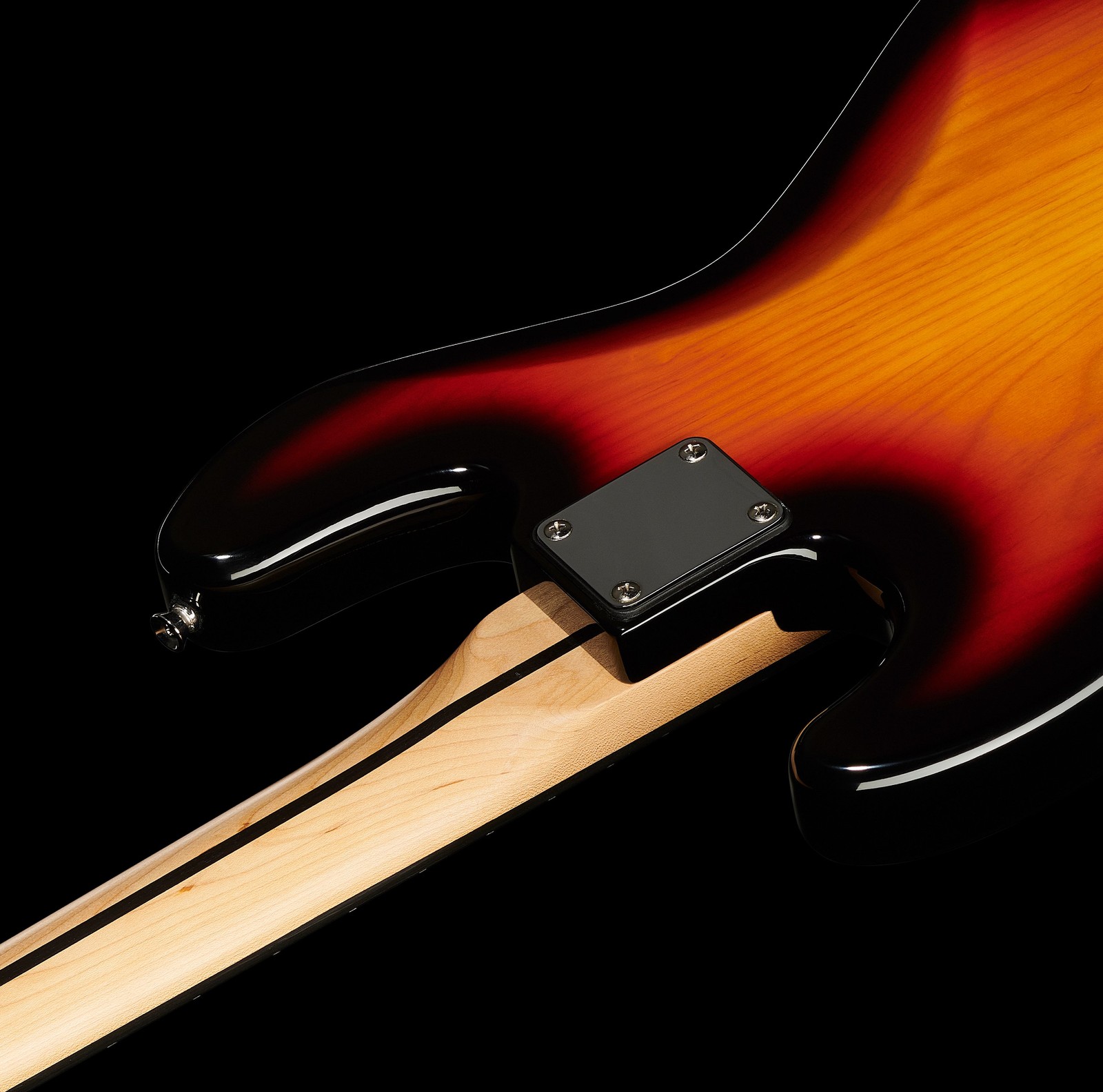 bolt-on maple neck on the Harley Benton JB-75MN SB Vintage Series