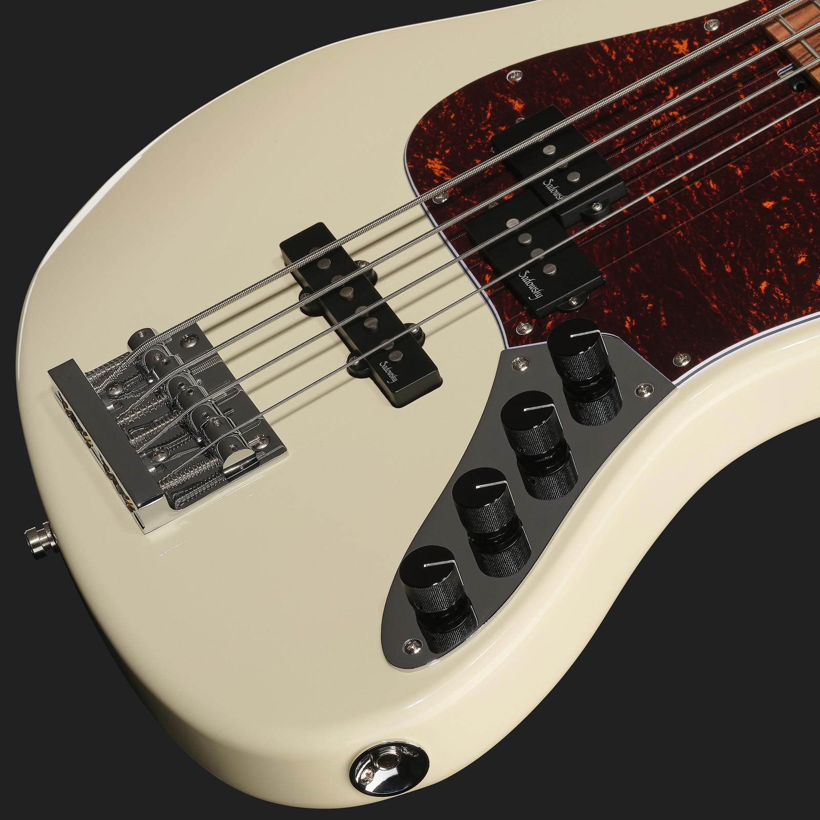 Pickups on the Sadowsky MetroExpress 21 Hybrid 4 Morado White