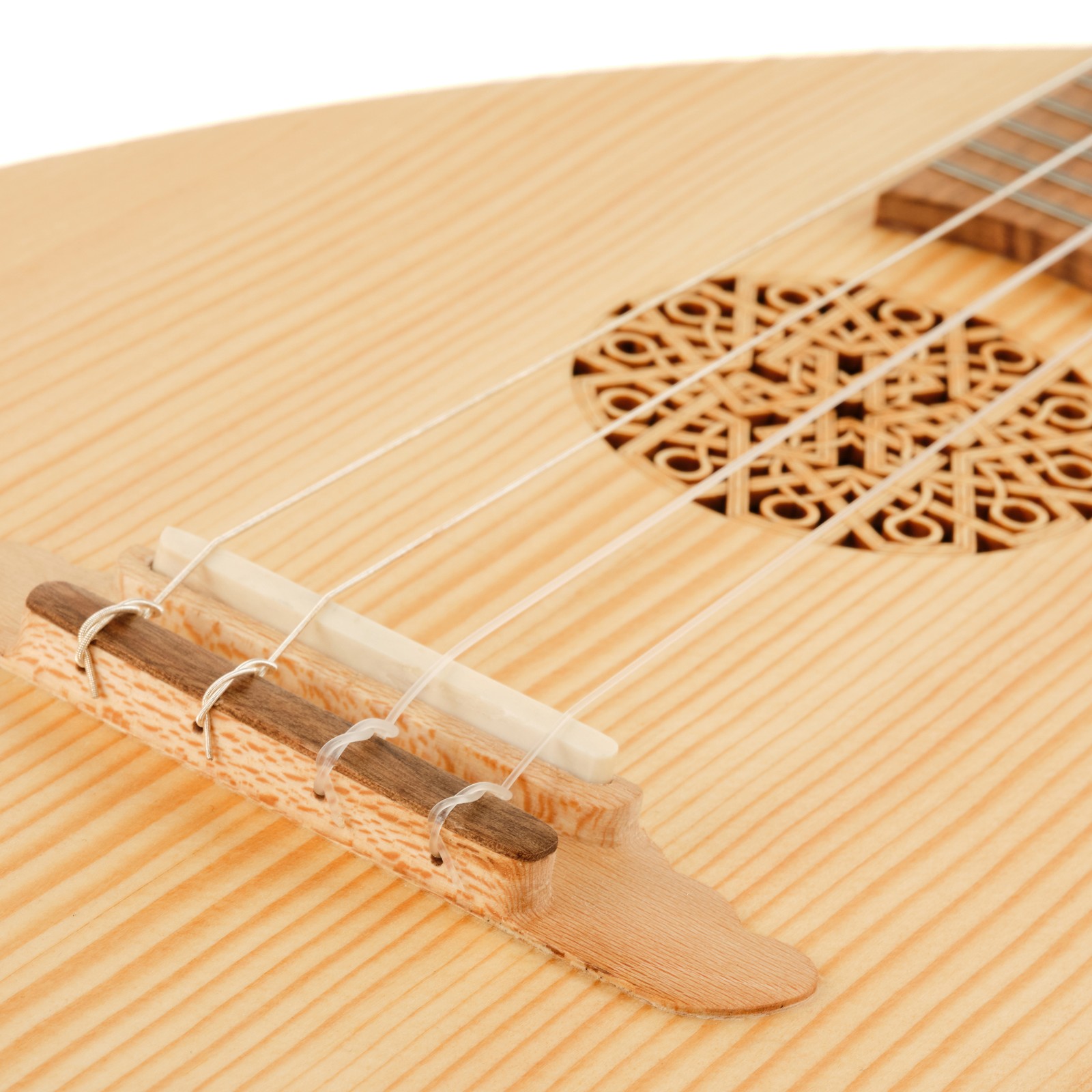 Steg und Schallloch der Thomann Baroque Ukulele Baritone