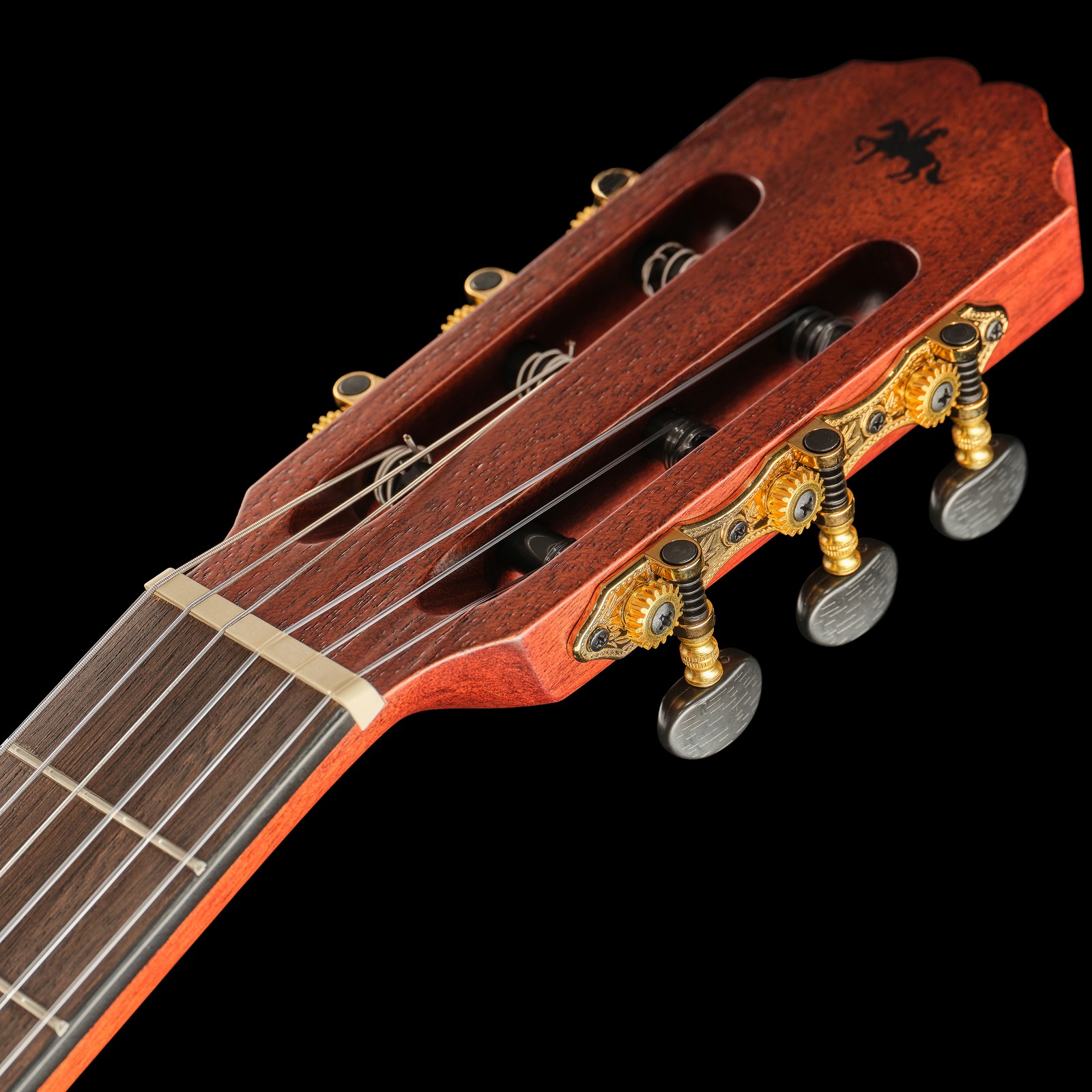 Kopfplatte der Caballero by Manuel Rodriguez Principio CA-CM CE Cutaway Konzertgitarre mit Tonabnehmer