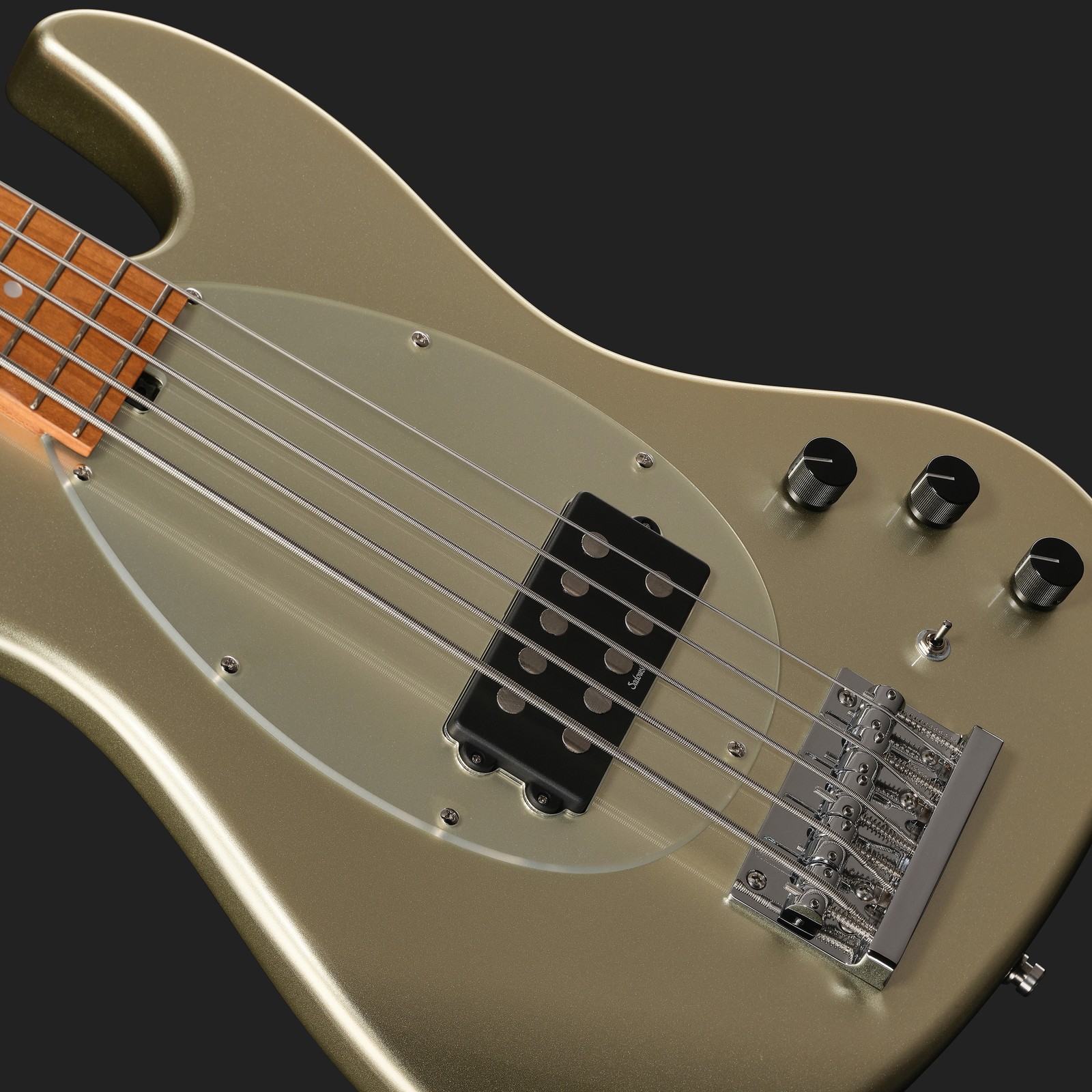 Humbucker and controls, MetroExpress 21 Vintage M5 Maple Champagne, five-string bass guitar